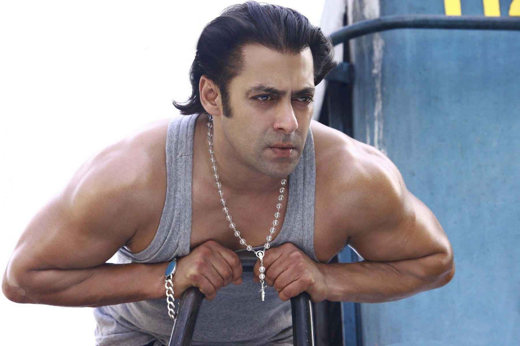 Salman Khan During Workouts. HD Bollywood Actors Wallpaper