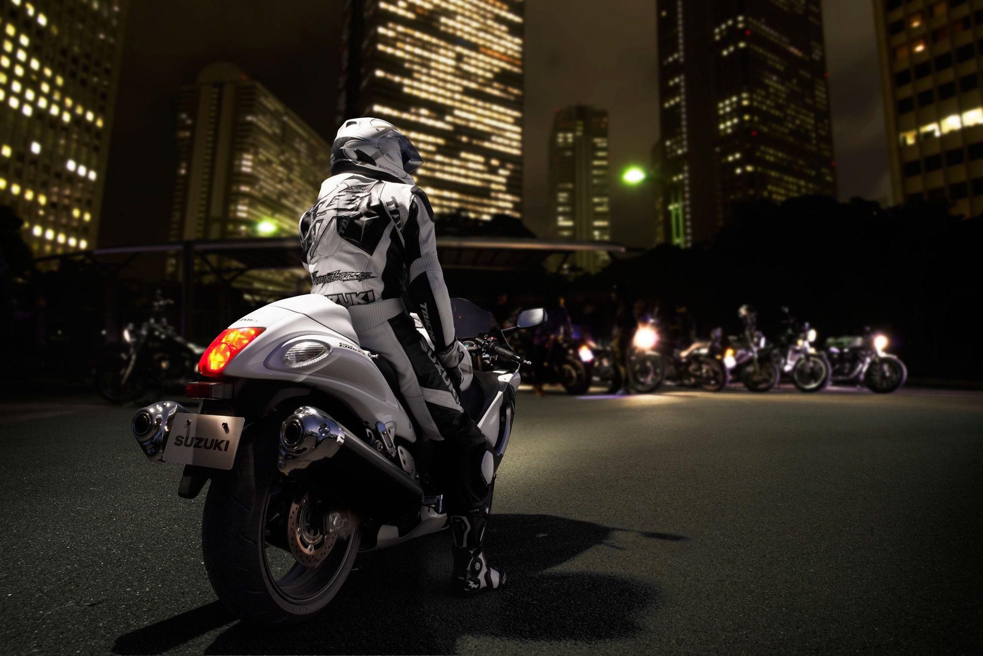 Suzuki GSX1300R Hayabusa Wallpaper 2000x1335