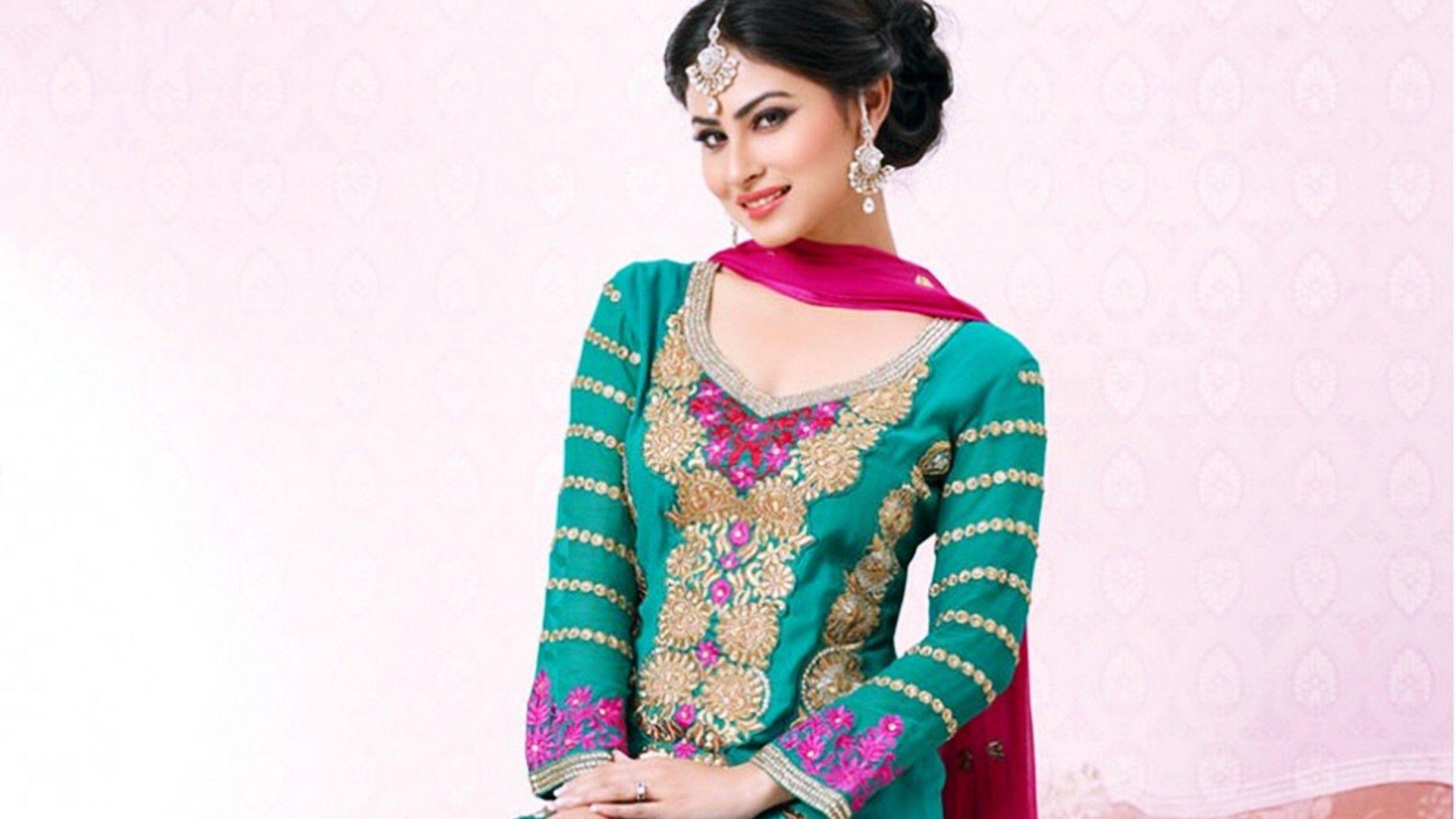 Cute Mouni Roy Wallpaper 19050