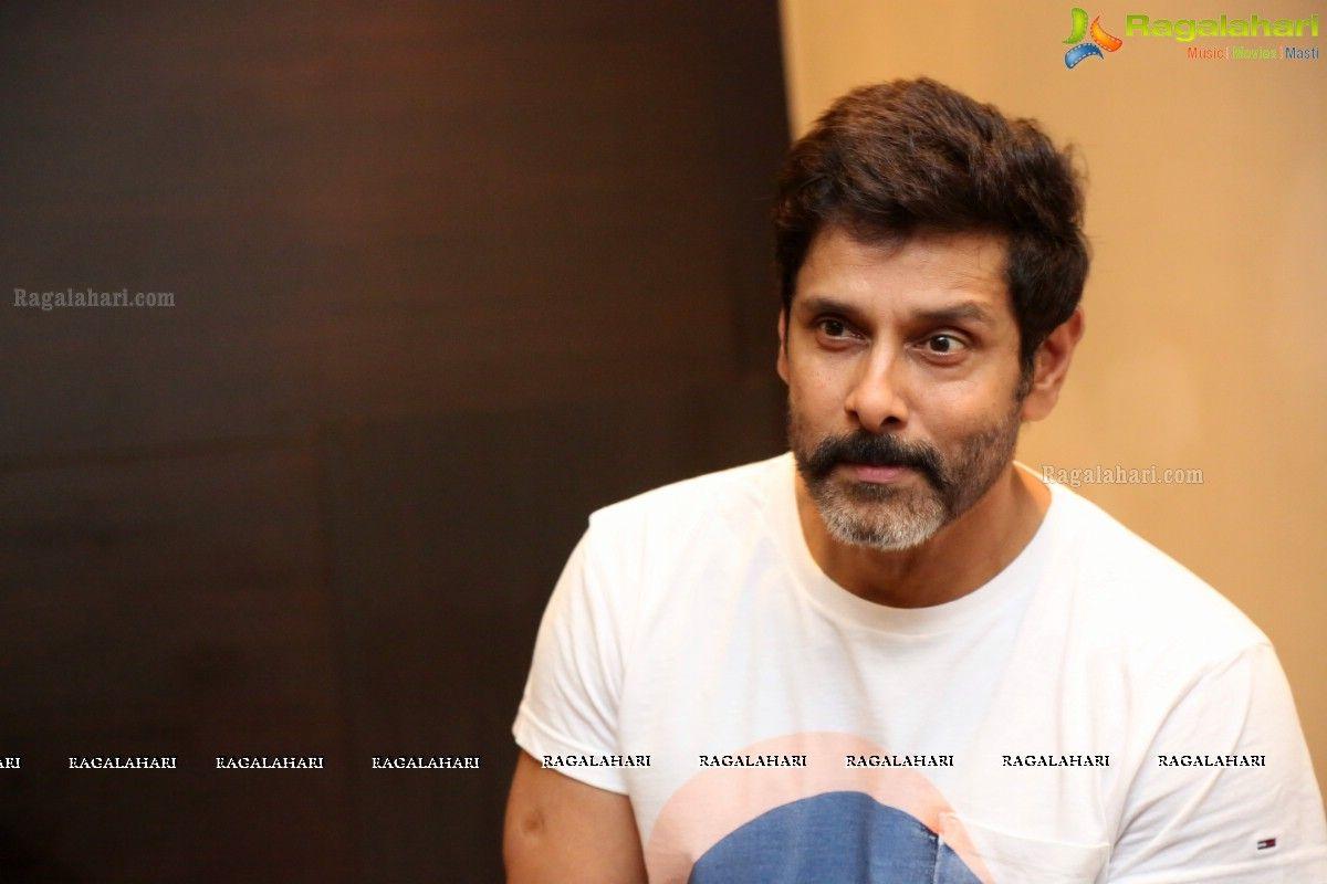 Chiyaan Vikram shares an emotional video thanking movie buffs for showering  love towards Ponniyin Selvan