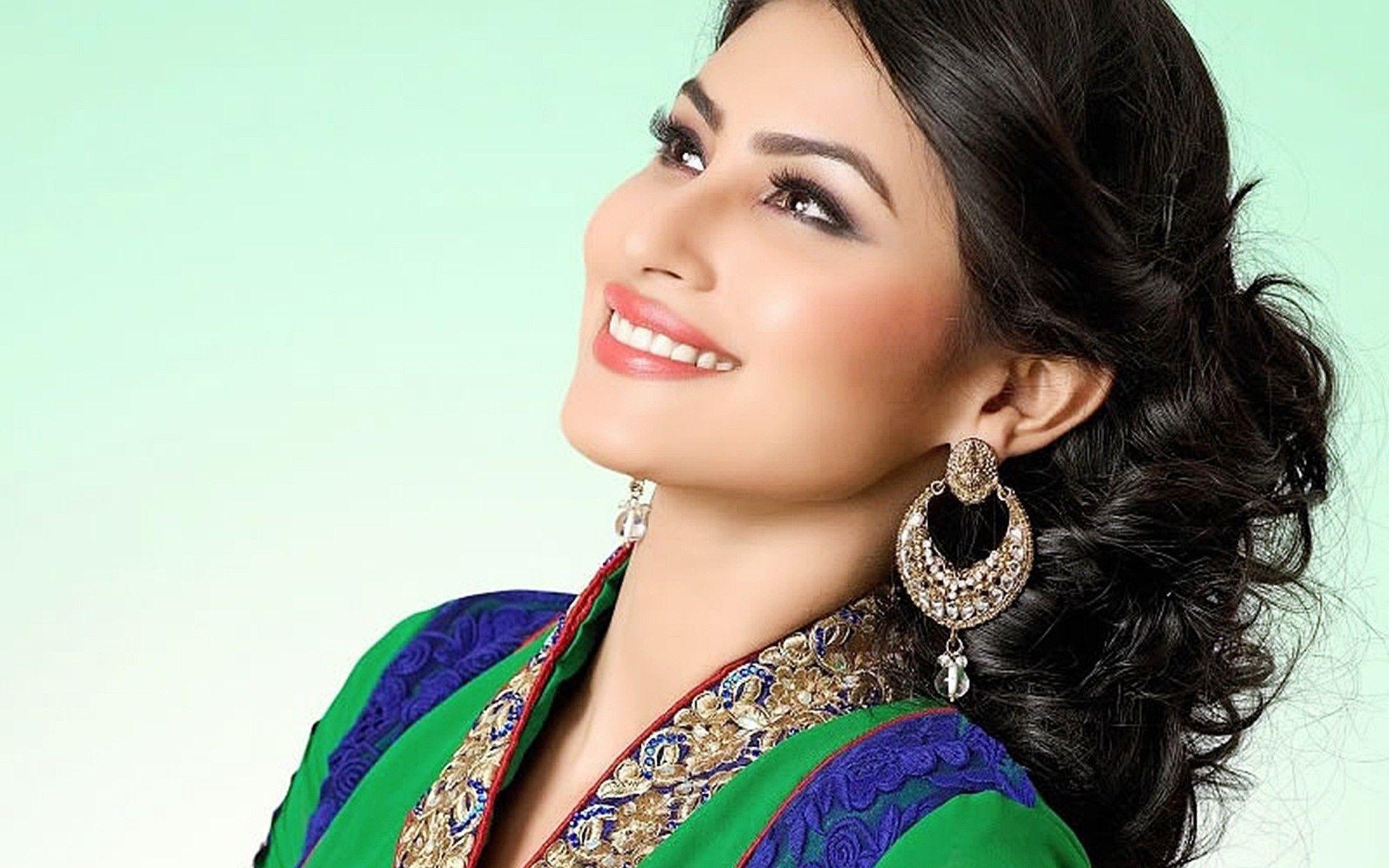 Mouni Roy Actress Wallpaper 02298