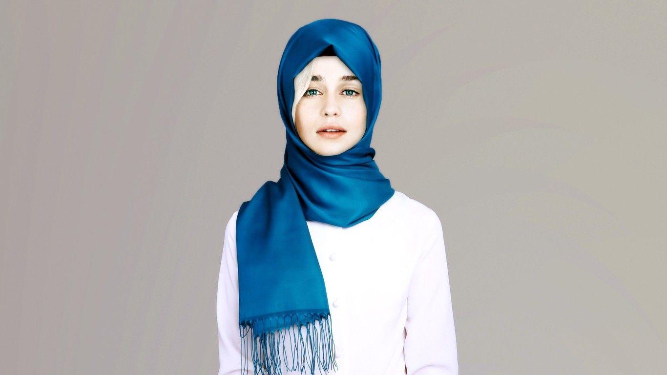 Emilia Clarke Hijab 1366x768 Resolution HD 4k Wallpaper