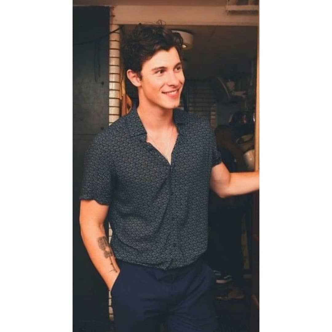 image and Stories tagged with #shawnmendeswallpaper on instagram