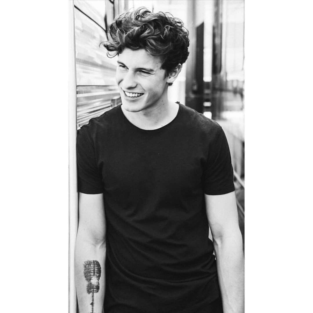 image and Stories tagged with #shawnmendeswallpaper on instagram