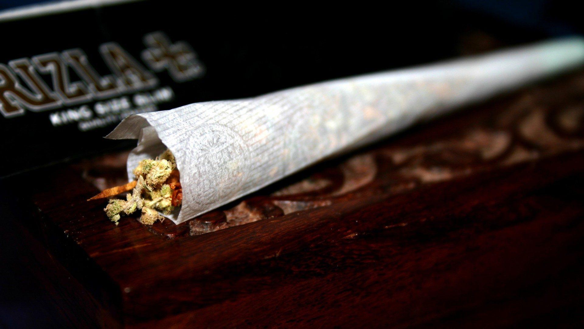 HD Wallpaper Of A Cannabis Joint