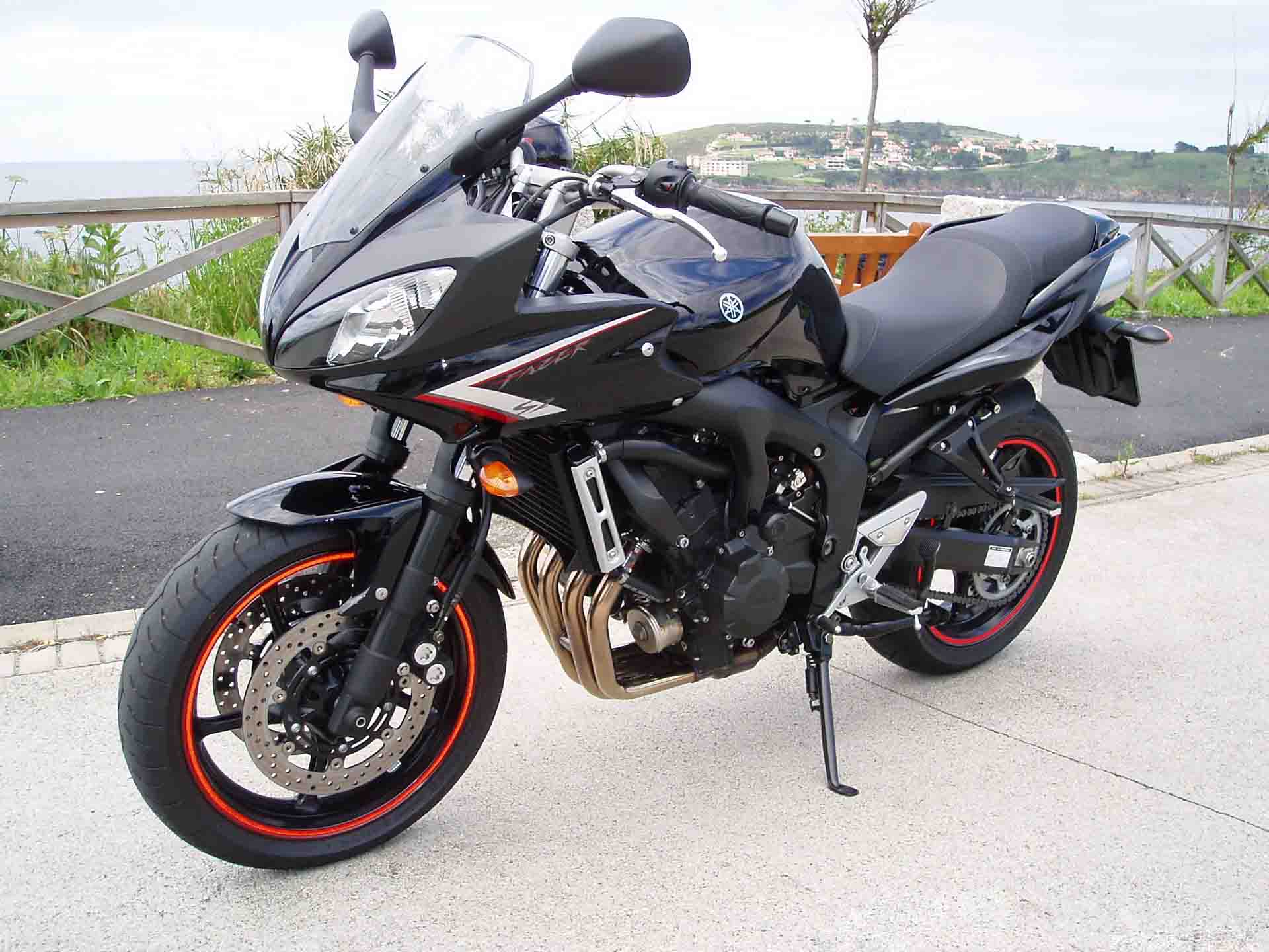 Yamaha Fazer Desktop. Full HD Picture