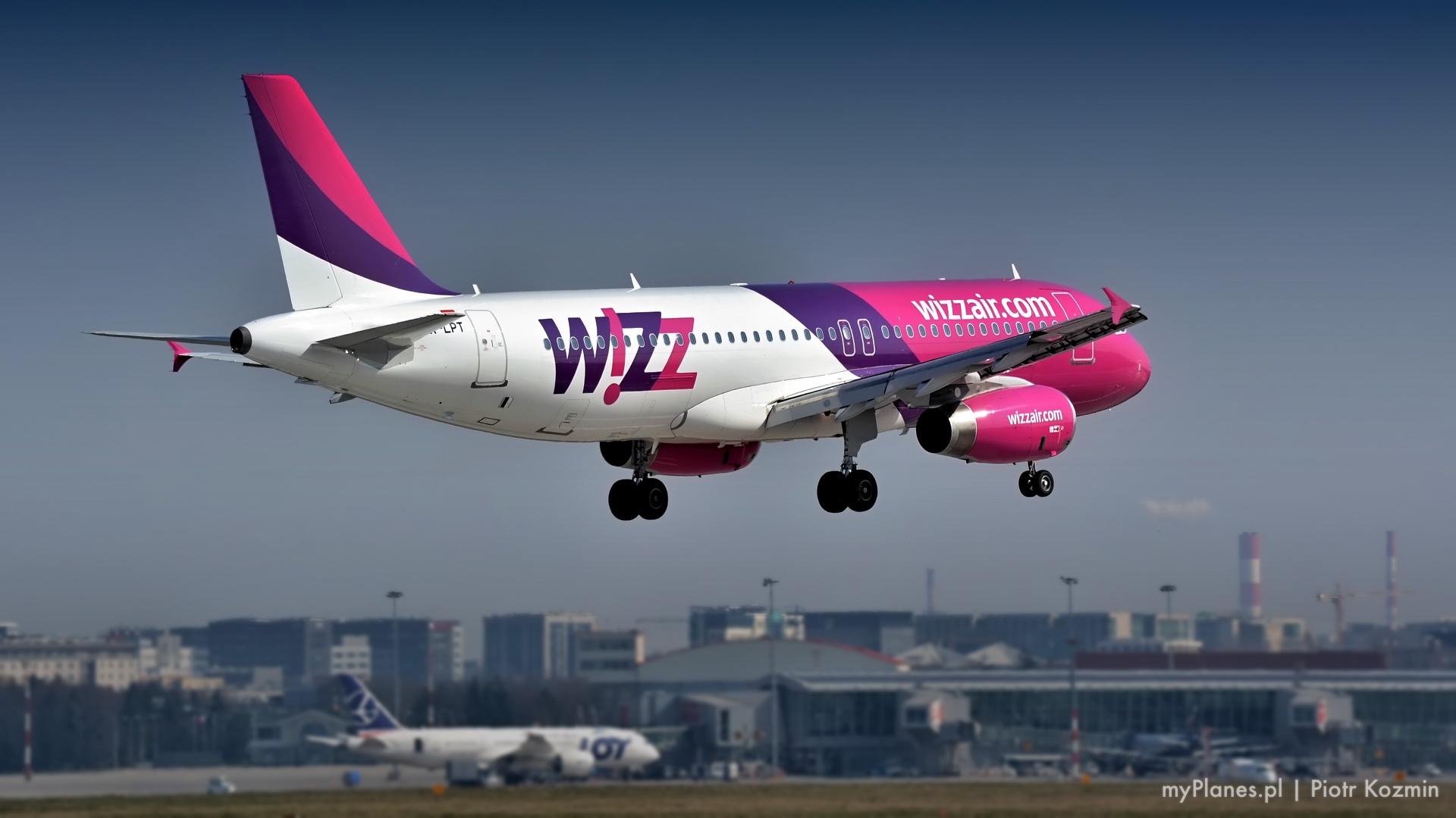 Airbus A320 by Wizzair [2]