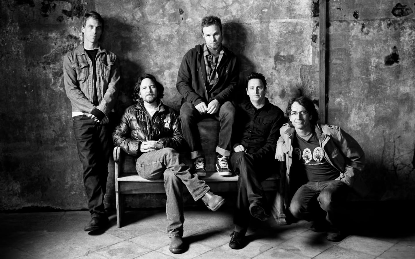 Pearl Jam Wallpaper C492J (2560x1600)