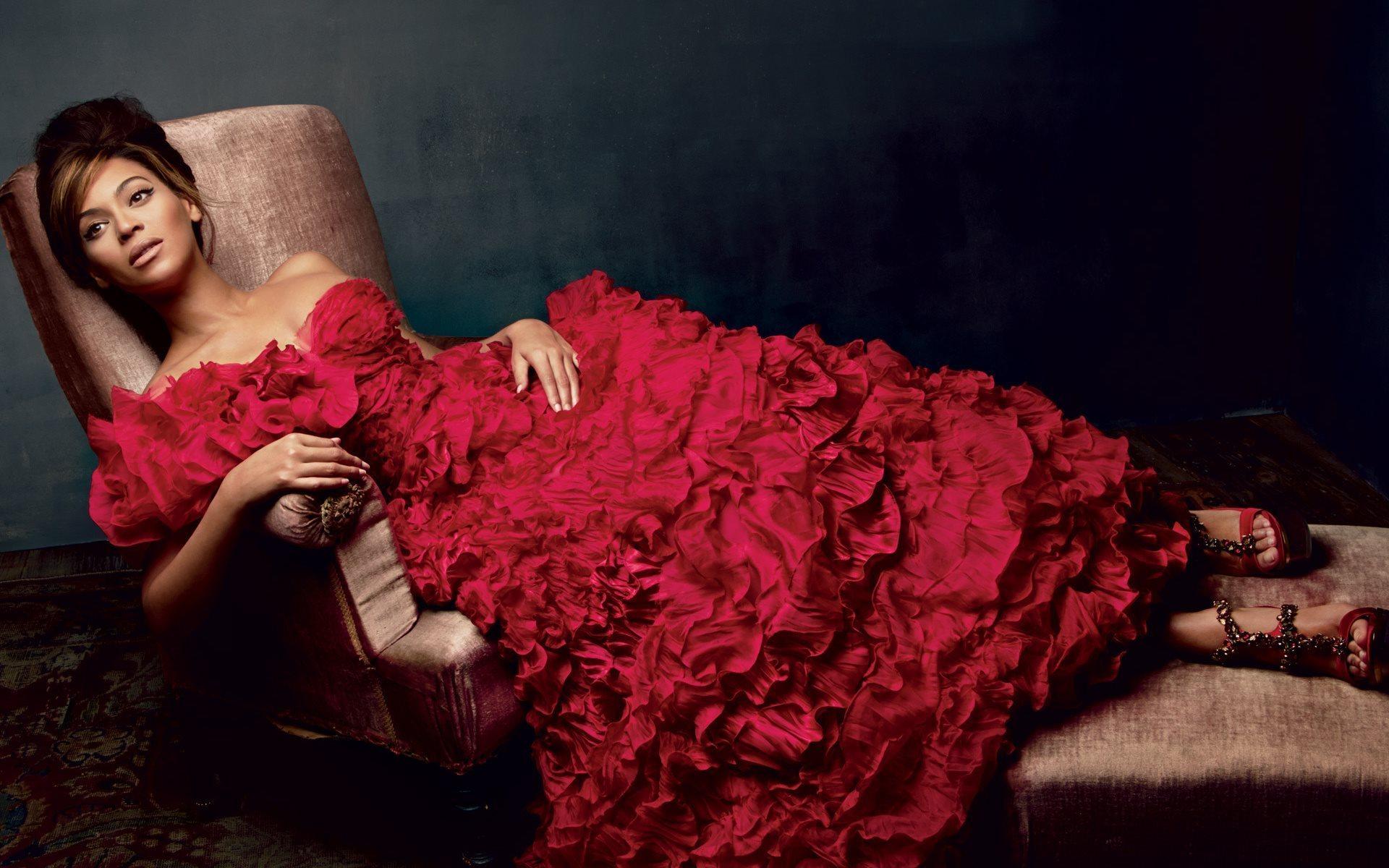 Beyonce Celebrity Photohoot Red Dress Singer Wallpaper
