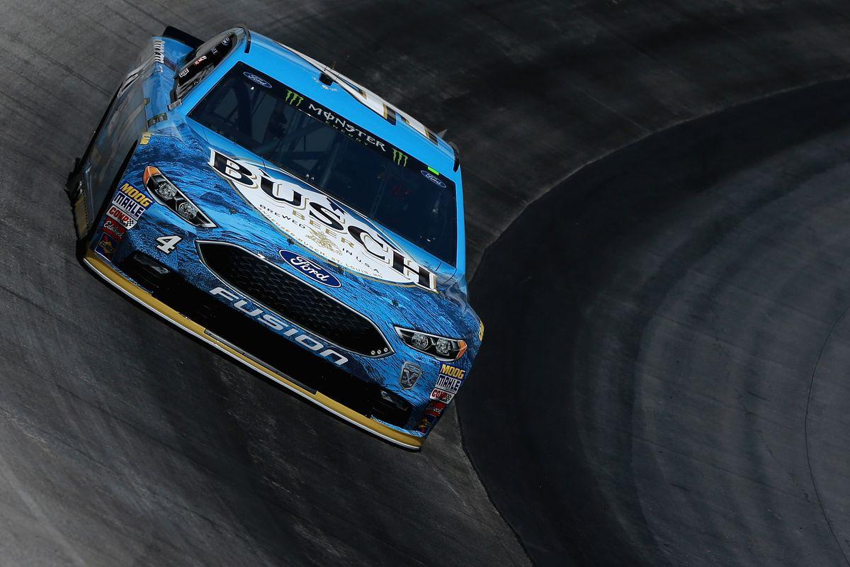 Kevin Harvick crashes in practice at Bristol, moves to backup car