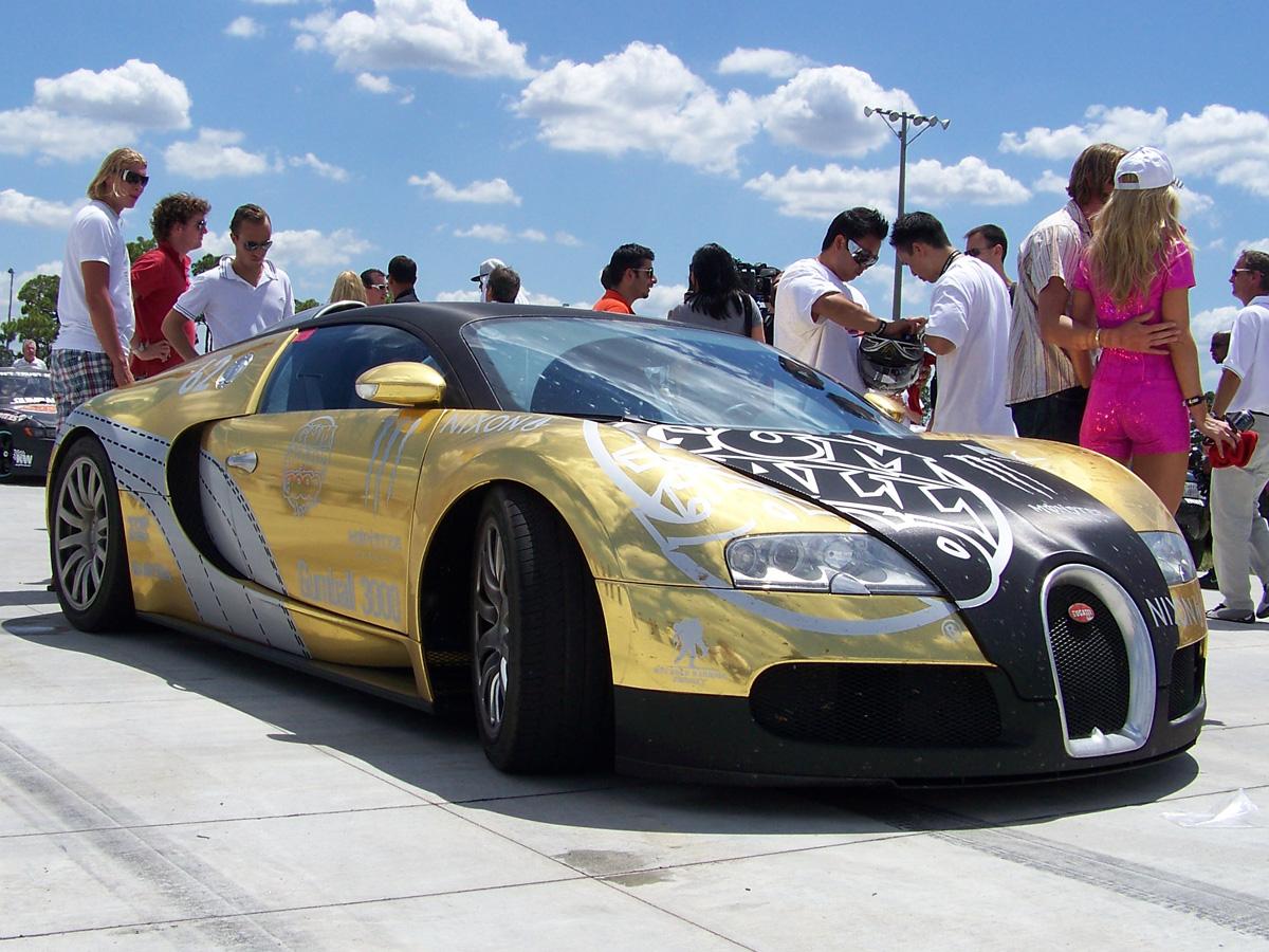 Gears HD: Supercar's Bugatti Veyron Covered In Gold Edition At