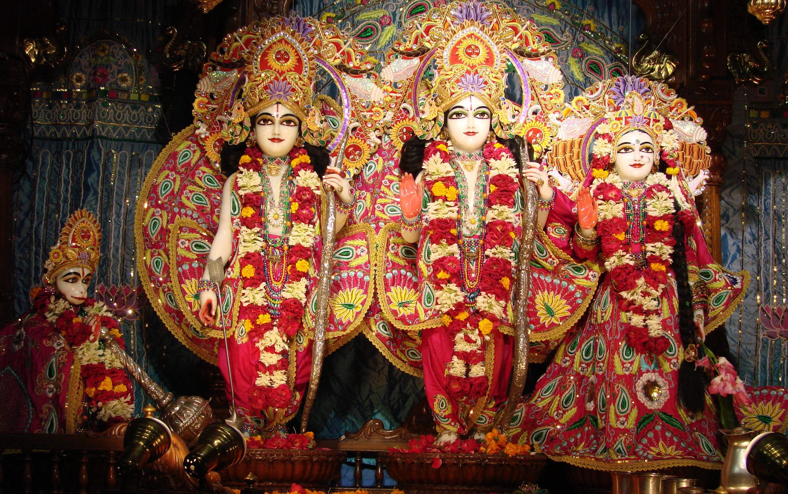 Lord Rama With Sita And Lakshmana wallpaper