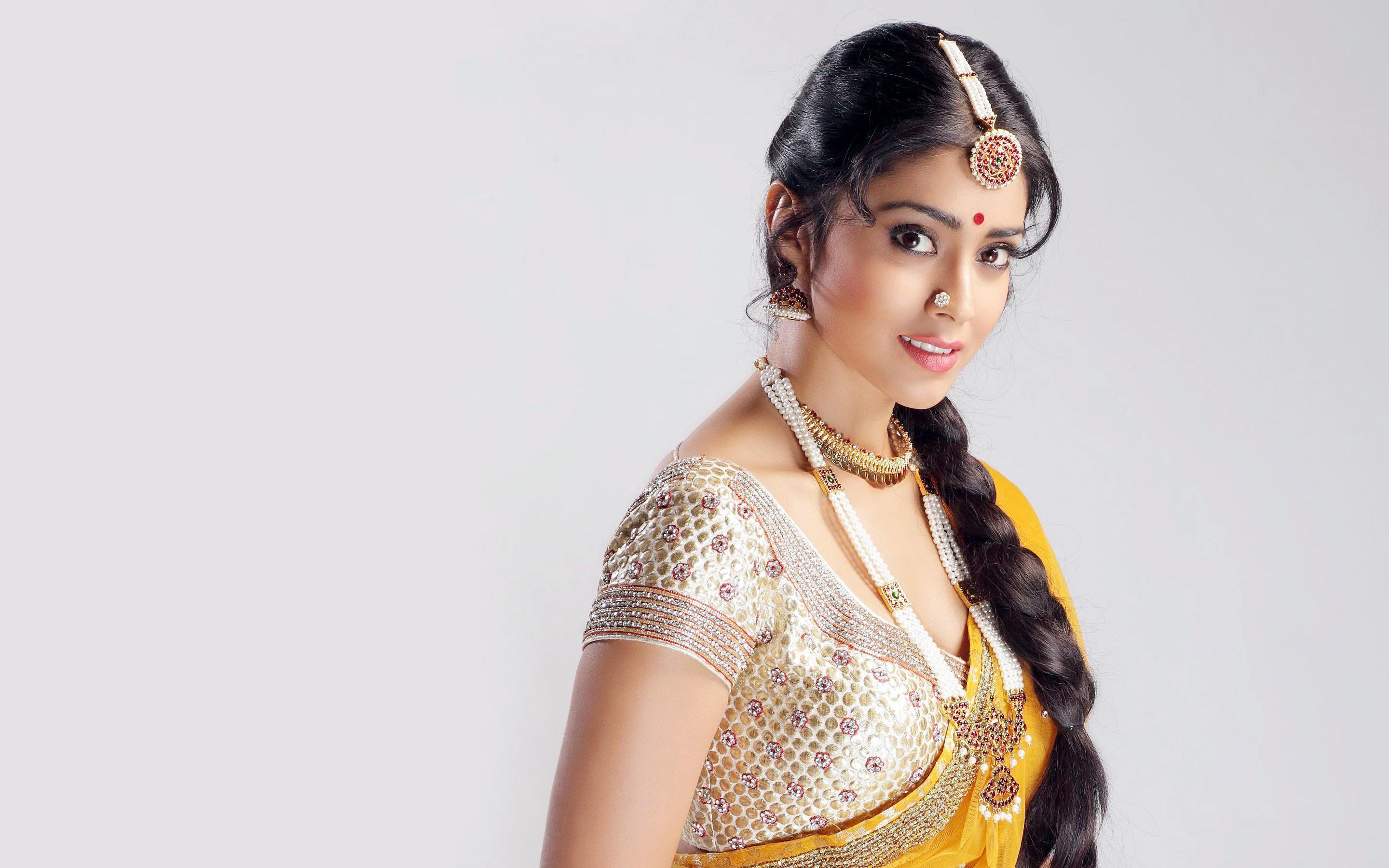 Shriya Saran Wallpaper. (63++ Wallpaper)