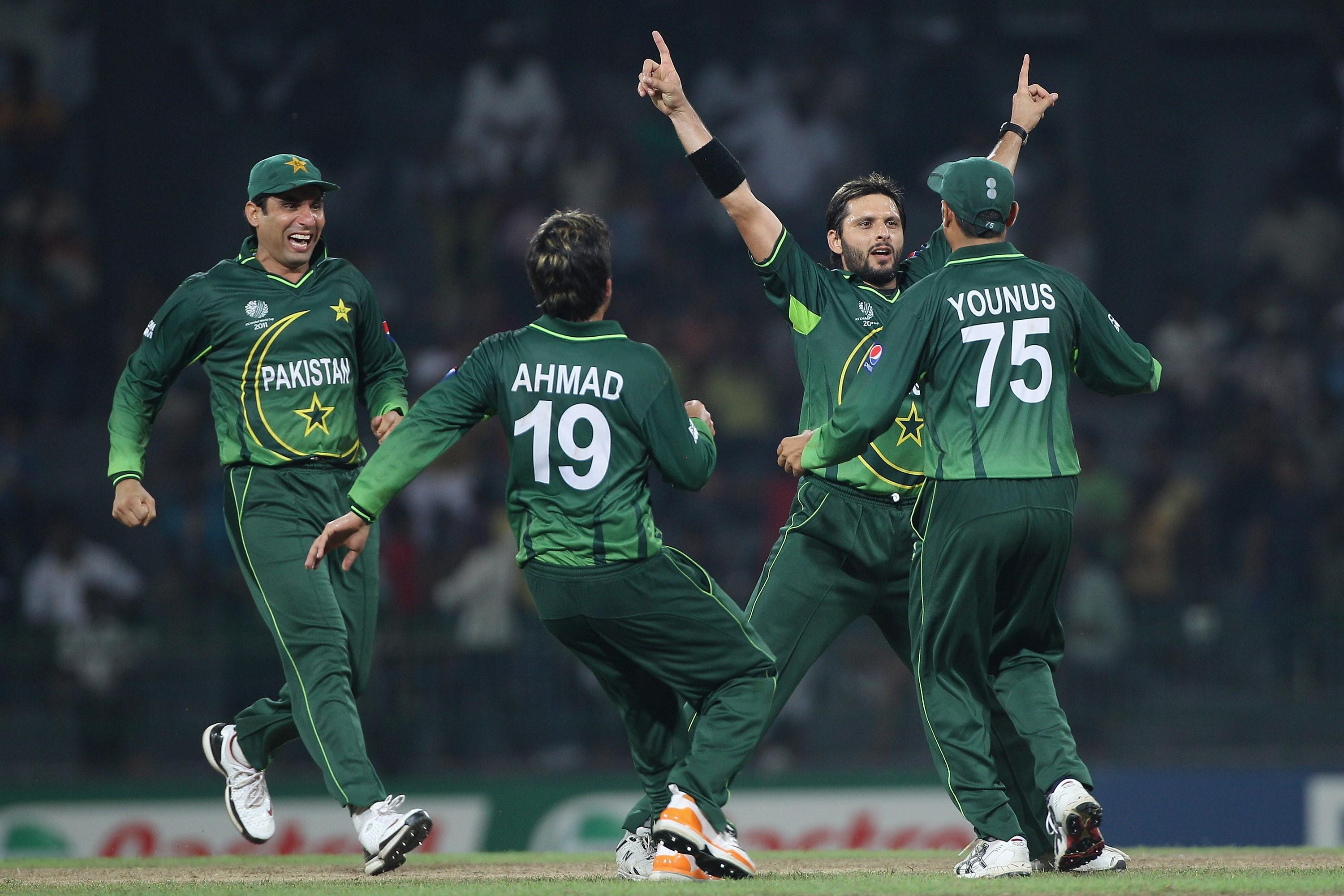 Shahid Afridi and other Pakistani Cricketer Celebrates after Take