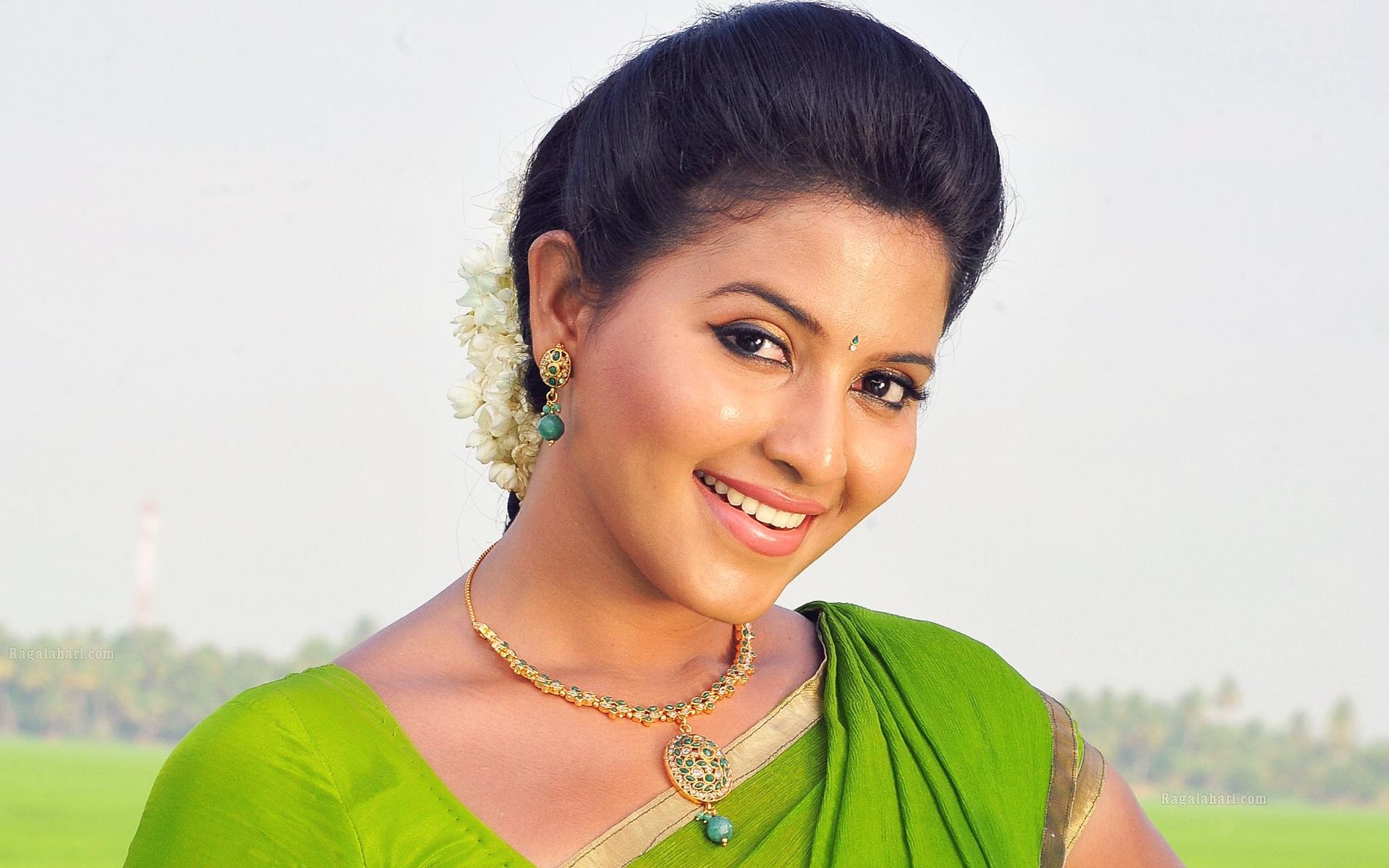 Anjali Telugu Actress Wallpaper in jpg format for free download