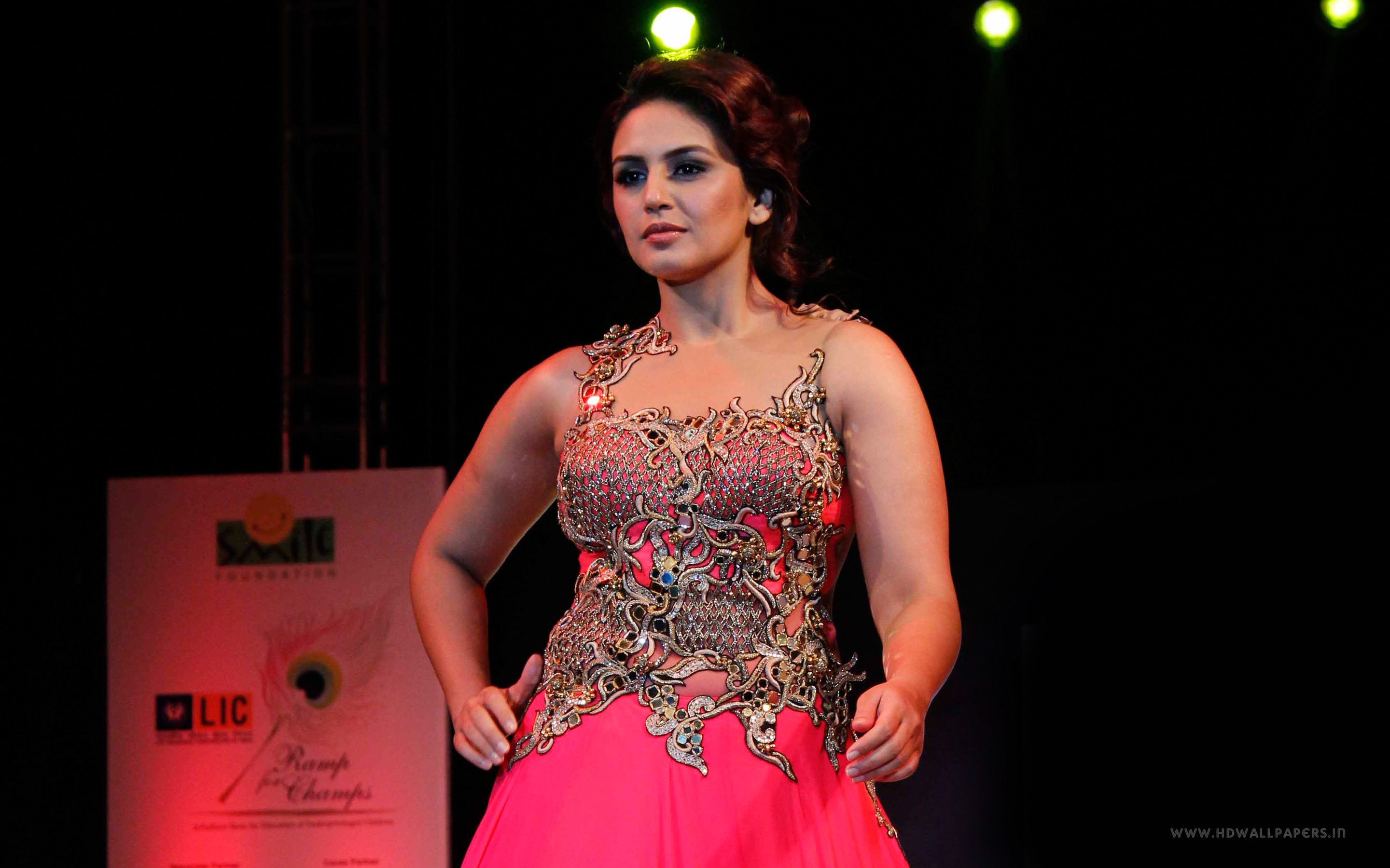 Huma Qureshi HD Wallpaper
