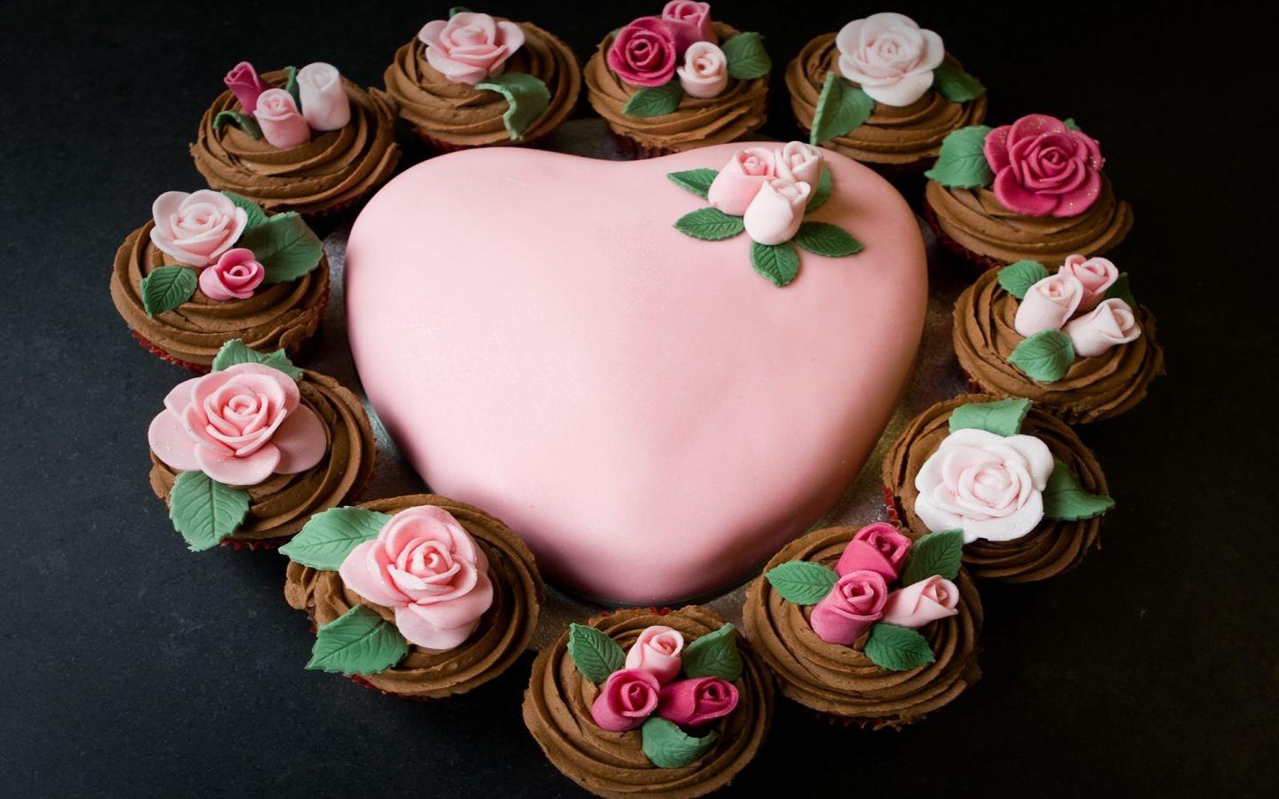 Love Heart Cake Wallpaper