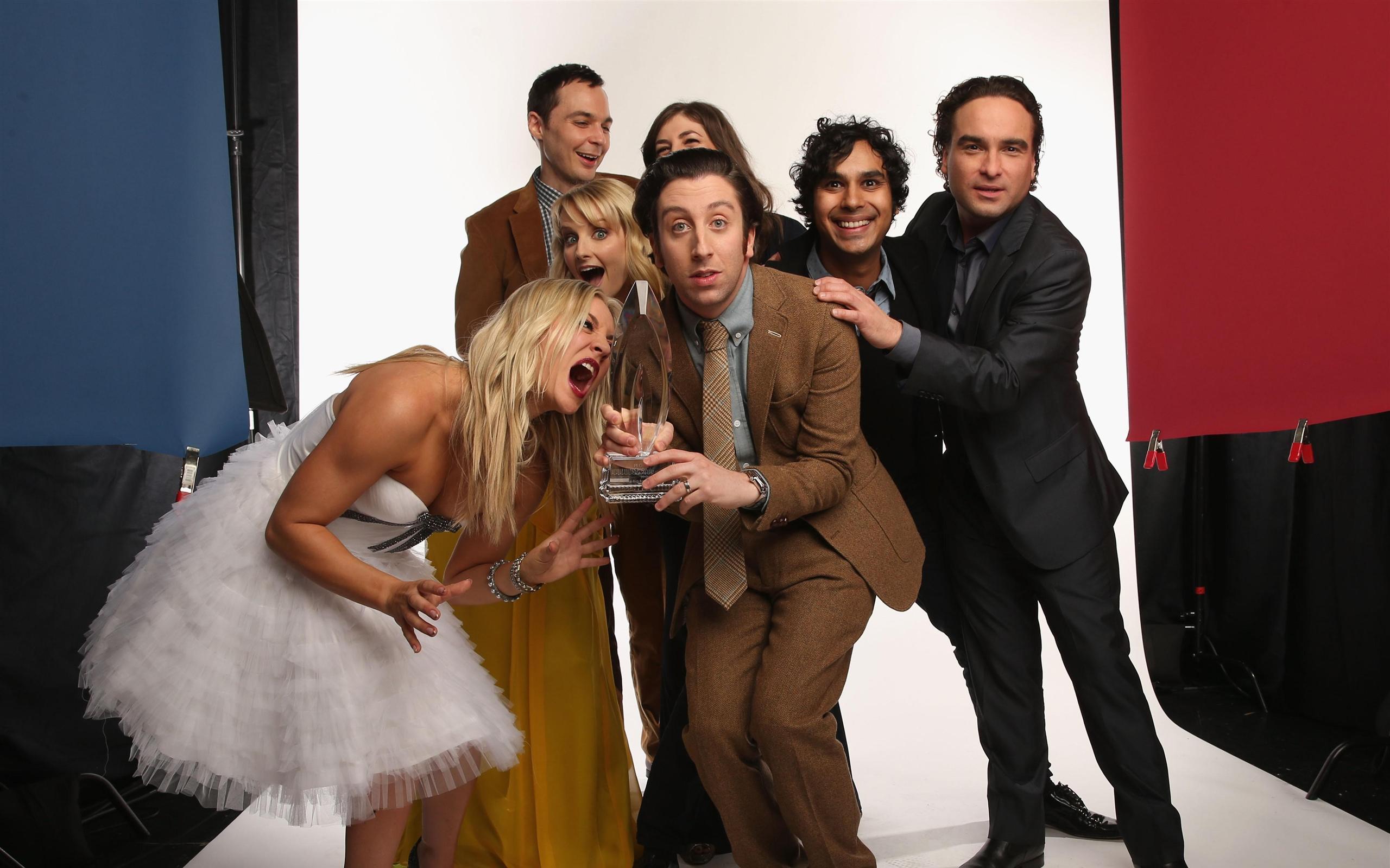 The Big Bang Theory cast pose for a portrait during the 39th Annual