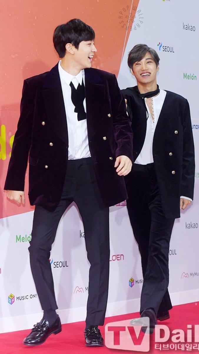 Kpop Wallpaper (Simple) if u