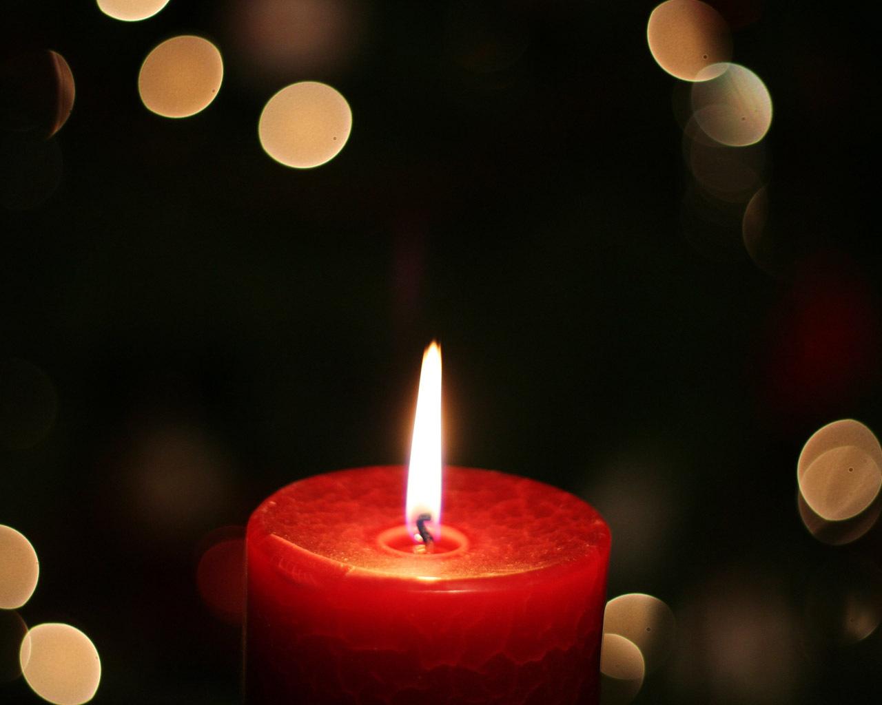 Simple Red Candle #Wallpaper
