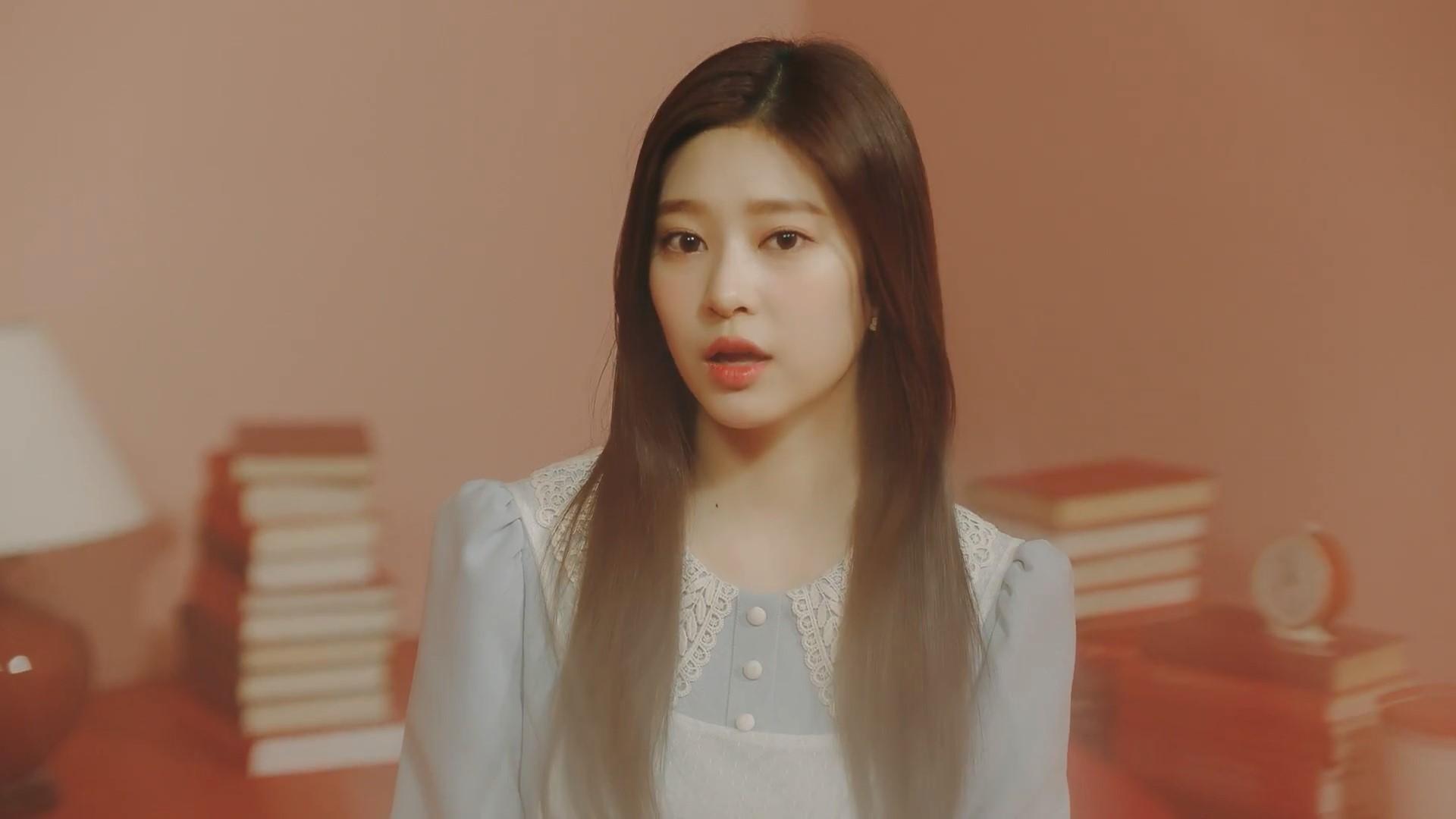 Kim Minju Desktop Wallpaper