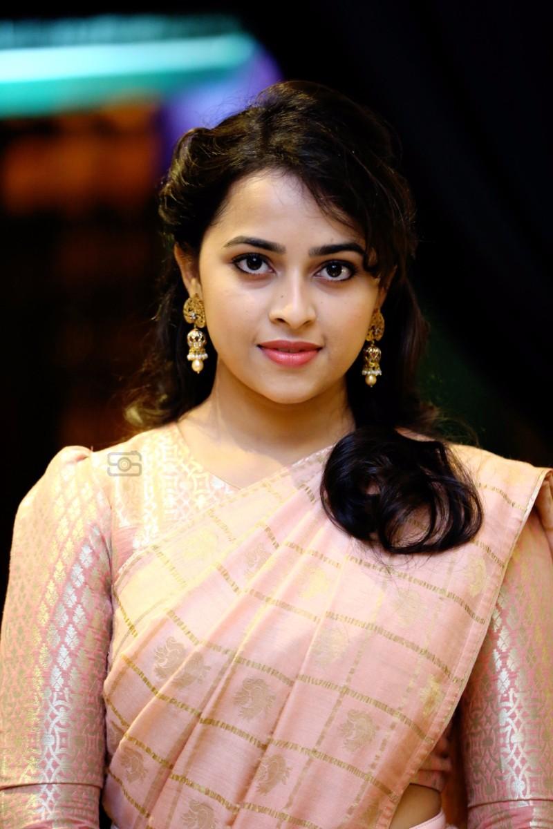 Actress Sri Divya Latest HD Photo