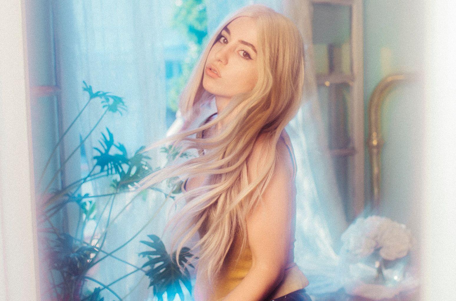 Ava Max's 'Sweet But Psycho, ' 'The Greatest Showman' Start 2019 Atop