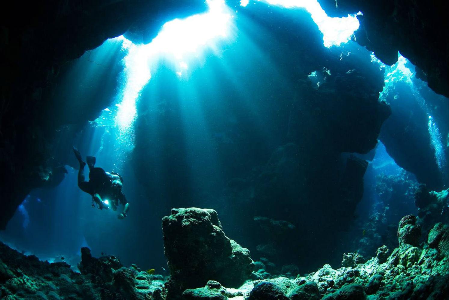 Cave diving underwater wallpaperx1000