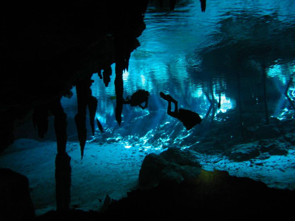1024x768px Underwater Cave Wallpaper