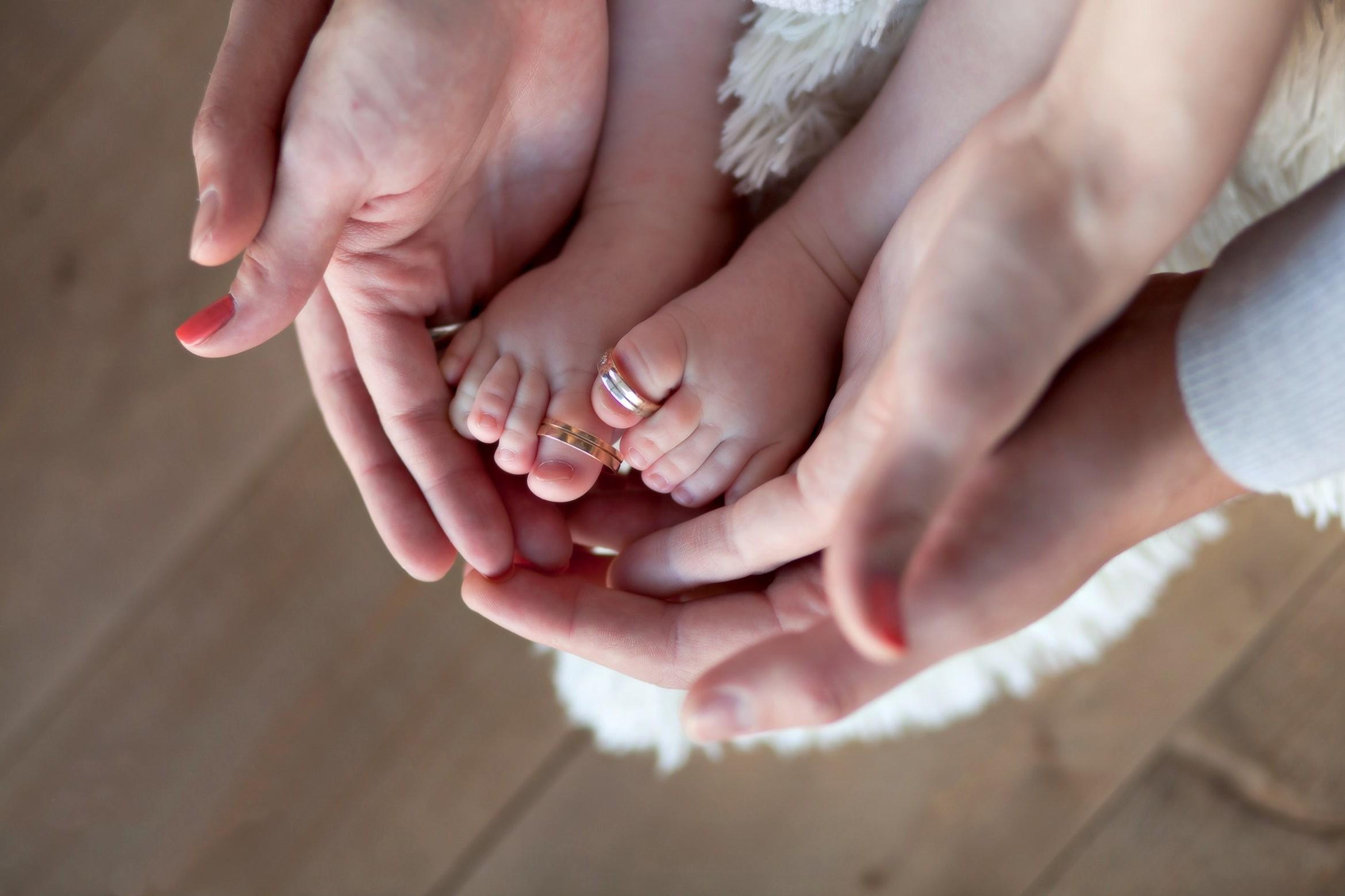 Wallpaper, feet, baby, mouth, holding hands, skin, child, hand