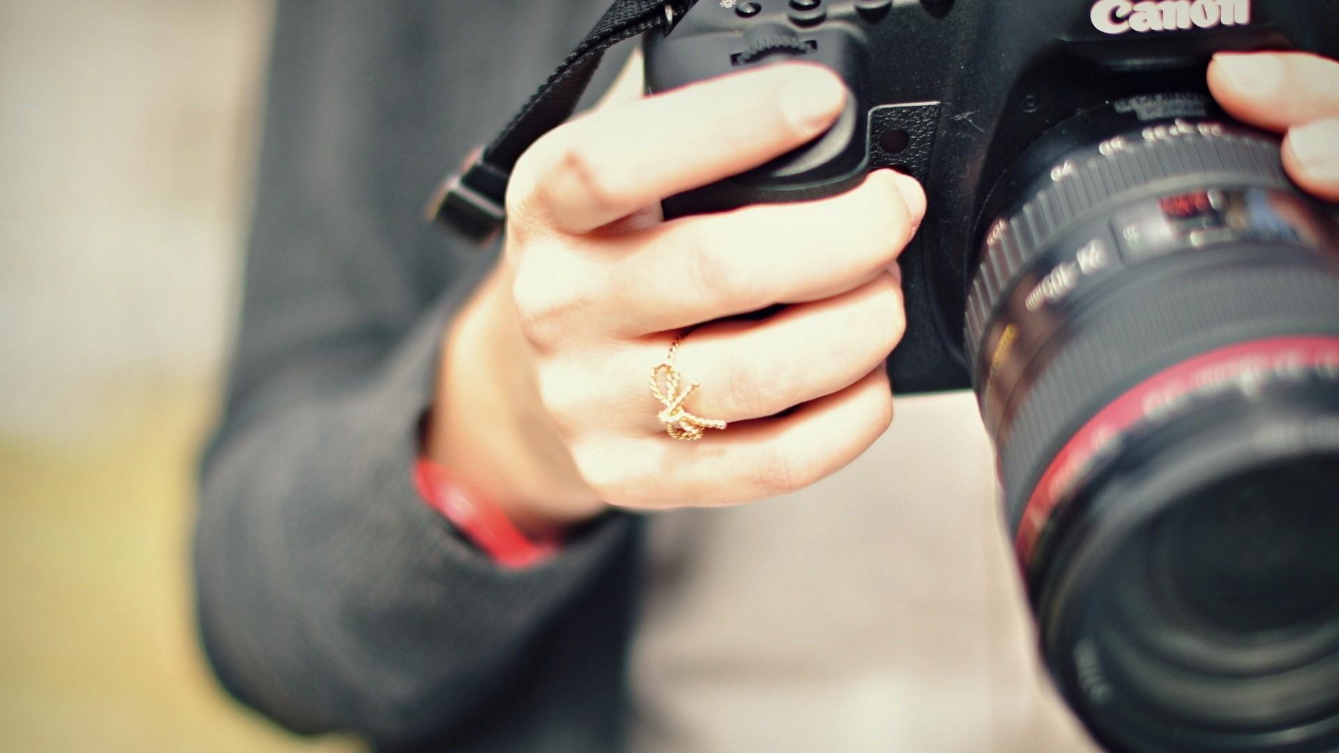 Download 1920x1080 Photographer Girl, Camera, Ring, Hands Wallpaper