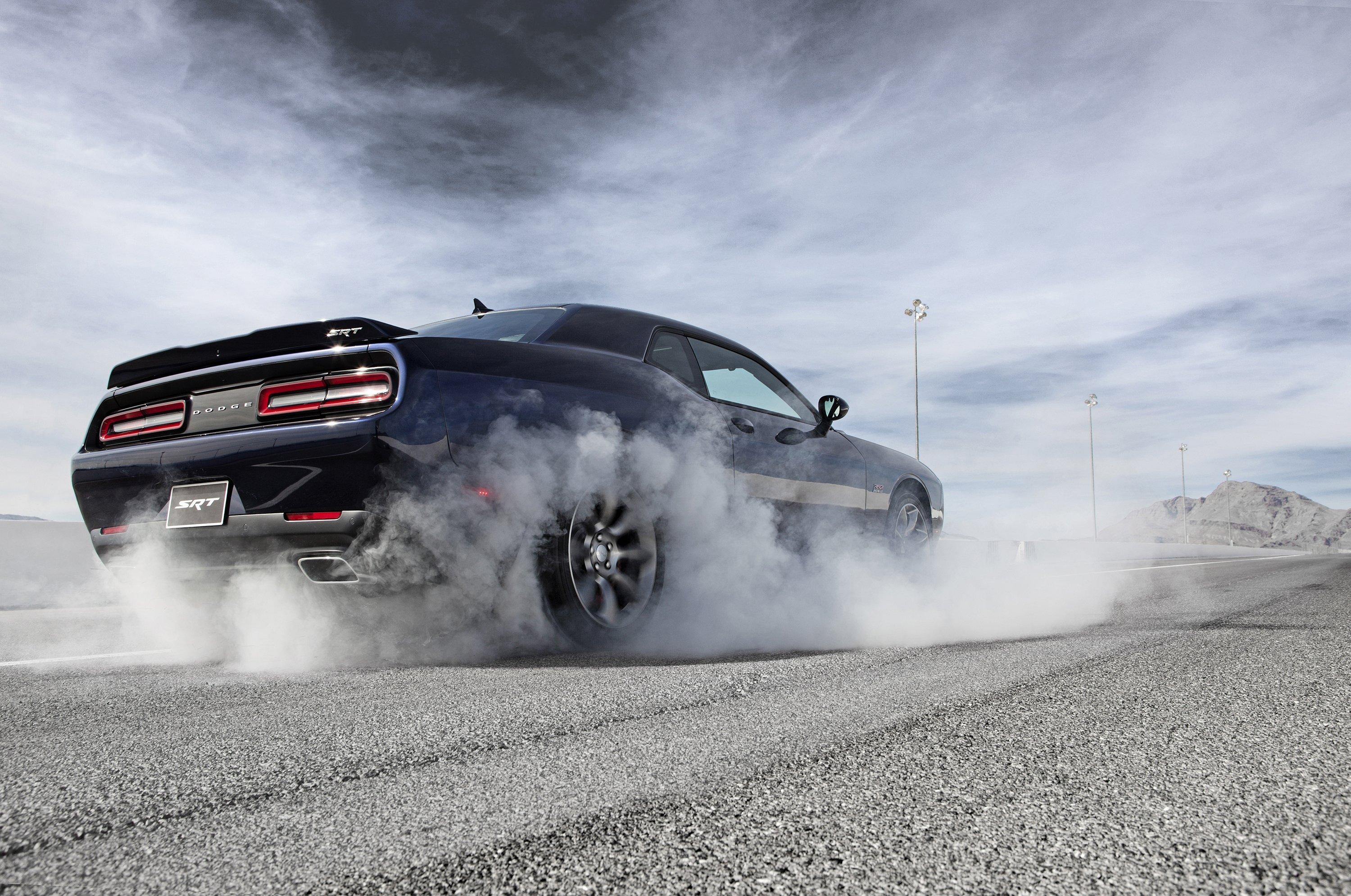 Dodge Challenger SRT Hellcat wallpaperx1990