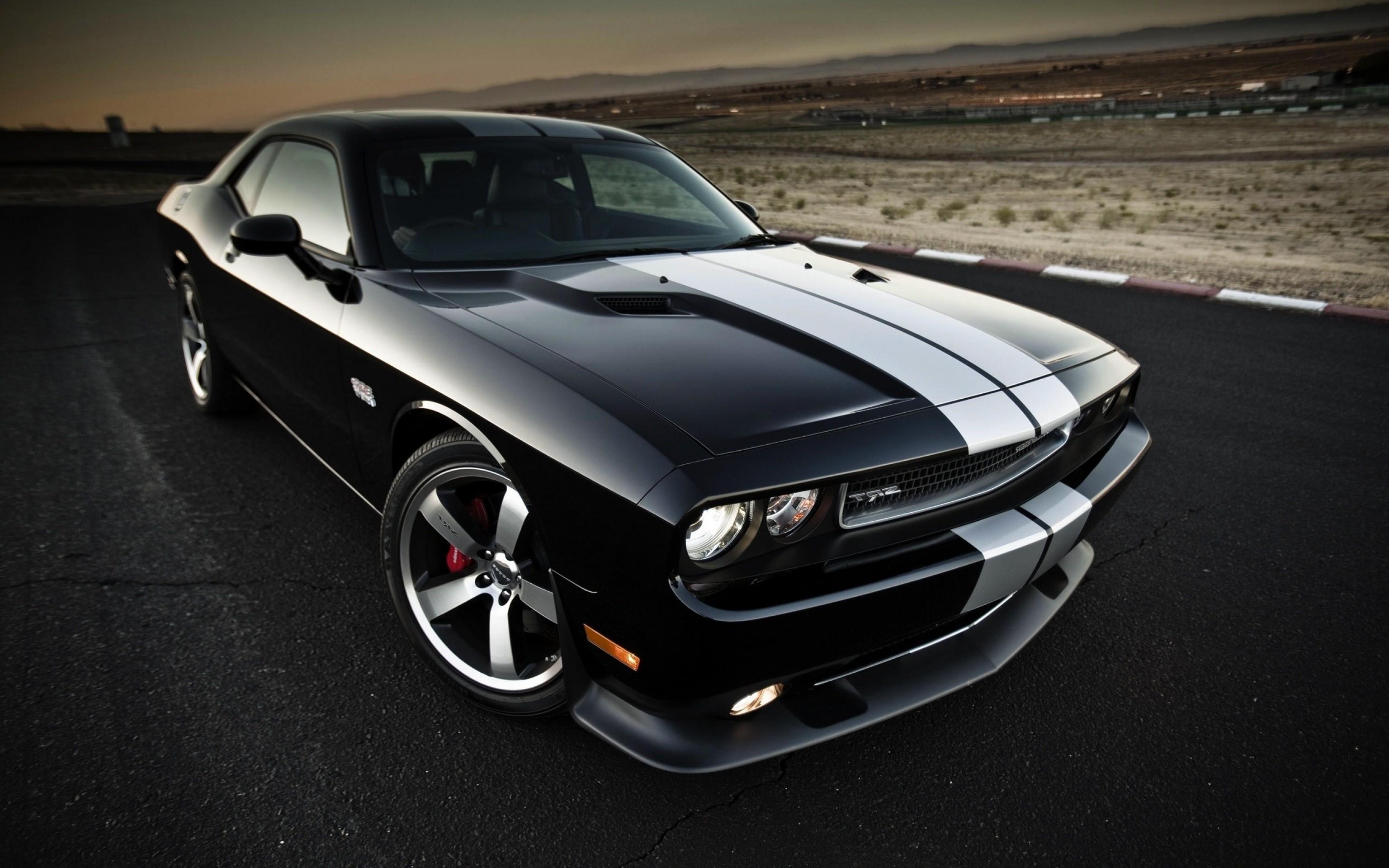Dodge Challenger White Stripes Wallpaper