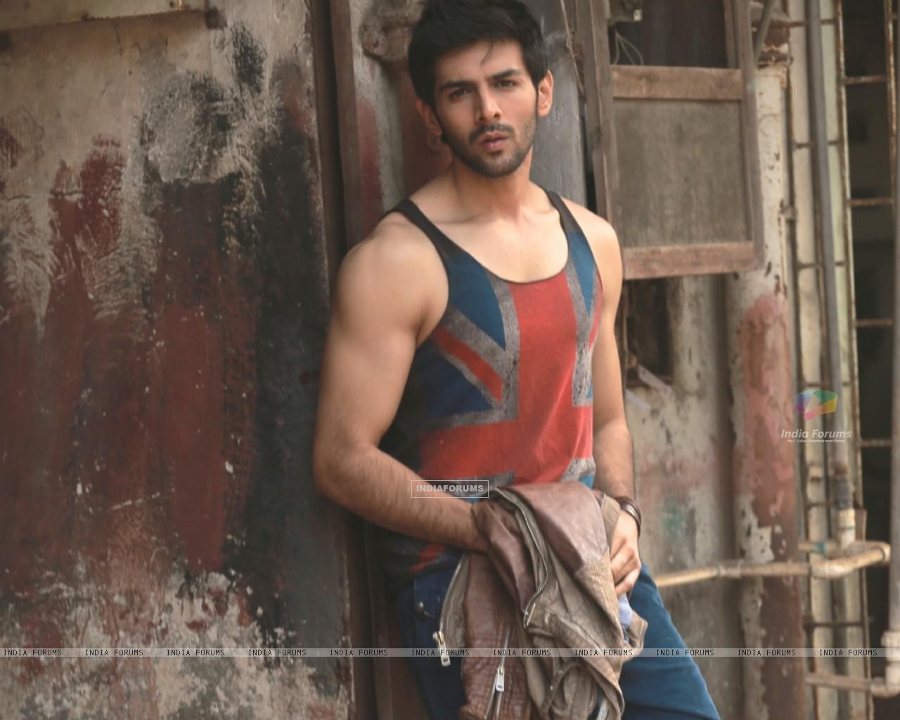 Wallpaper Aaryan size:1280x1024