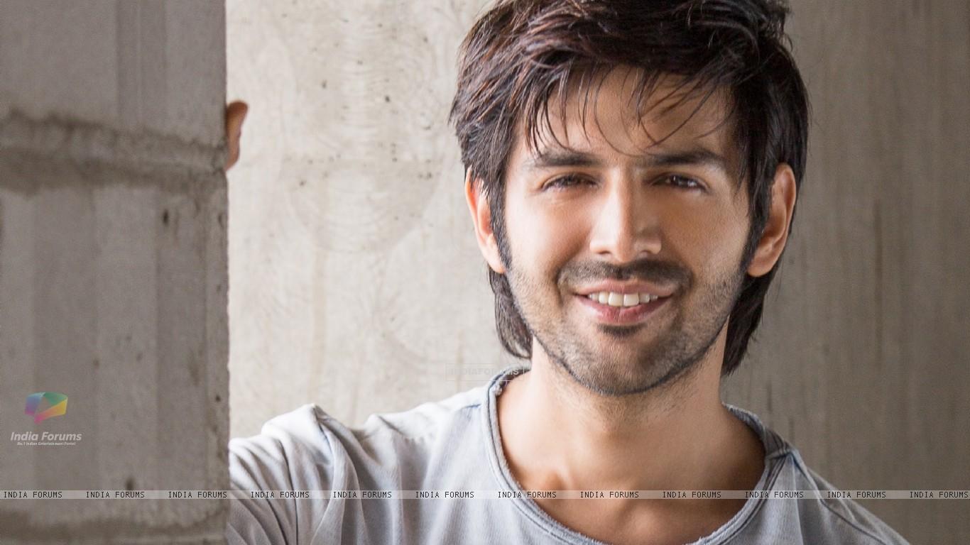 Wallpaper Aaryan size:1366x768