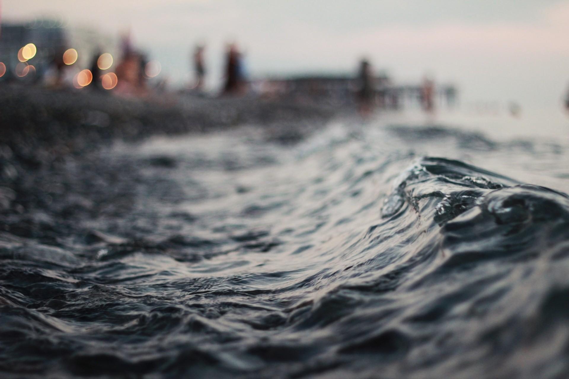 water, dark, waves, macro, blurred background wallpaper