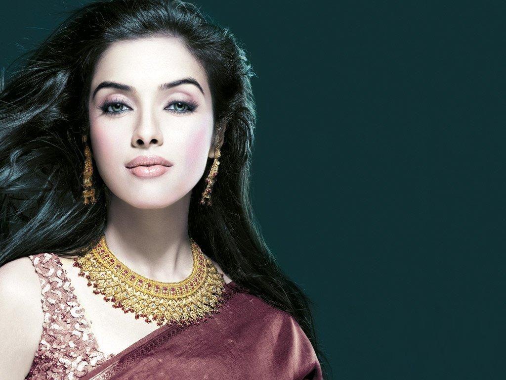 Bollywood Actress Wallpaper For Mac. Bollywood actress, Beautiful indian actress, Bollywood wallpaper