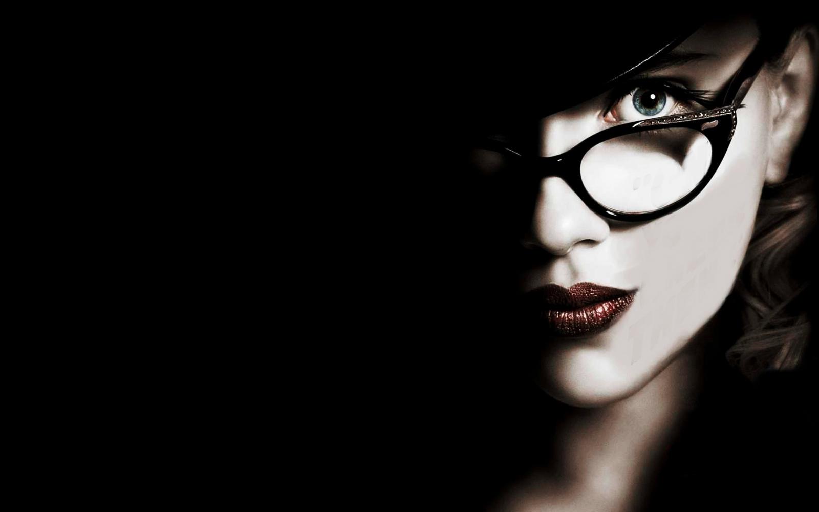 Girl with glasses Wallpaper