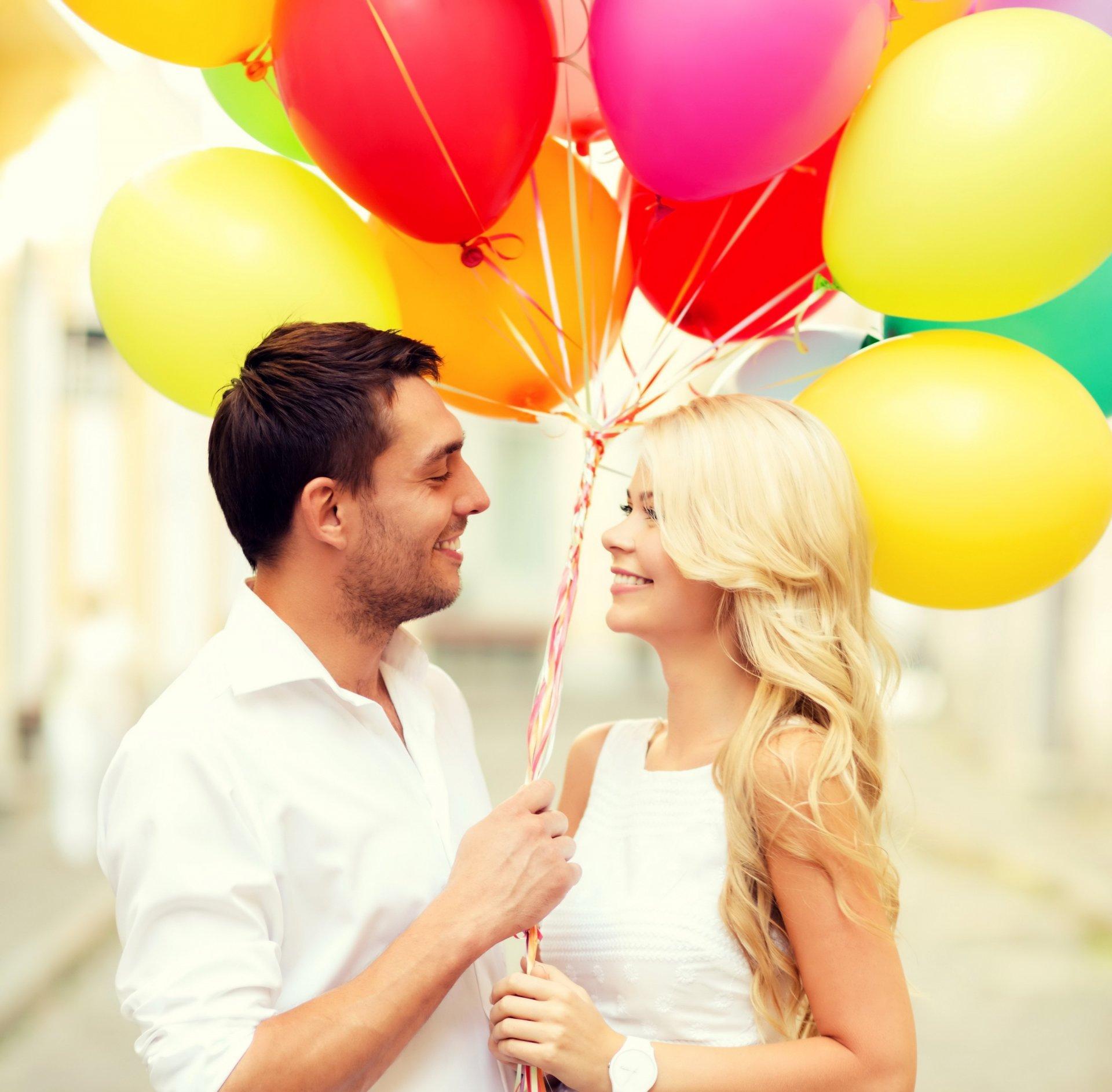 happy couple balloons romance love happiness the pair bulbs HD wallpaper