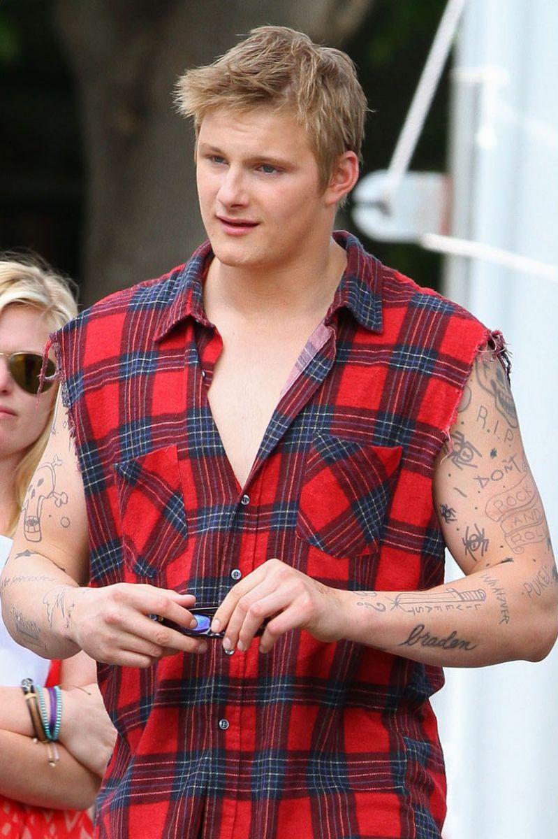 Alexander Ludwig Outside The Studio. HD Hollywood Actors Wallpaper