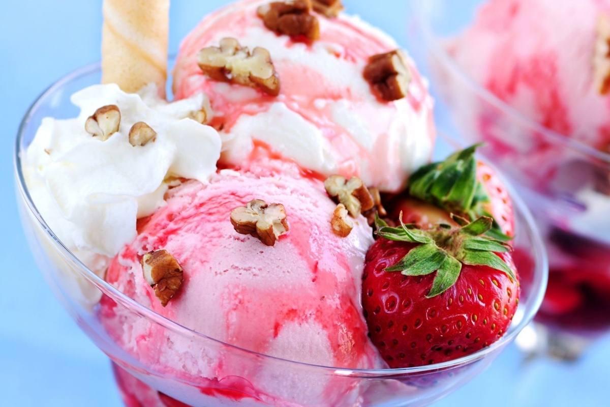 Cool Strawberry Ice Cream Wallpaper HD