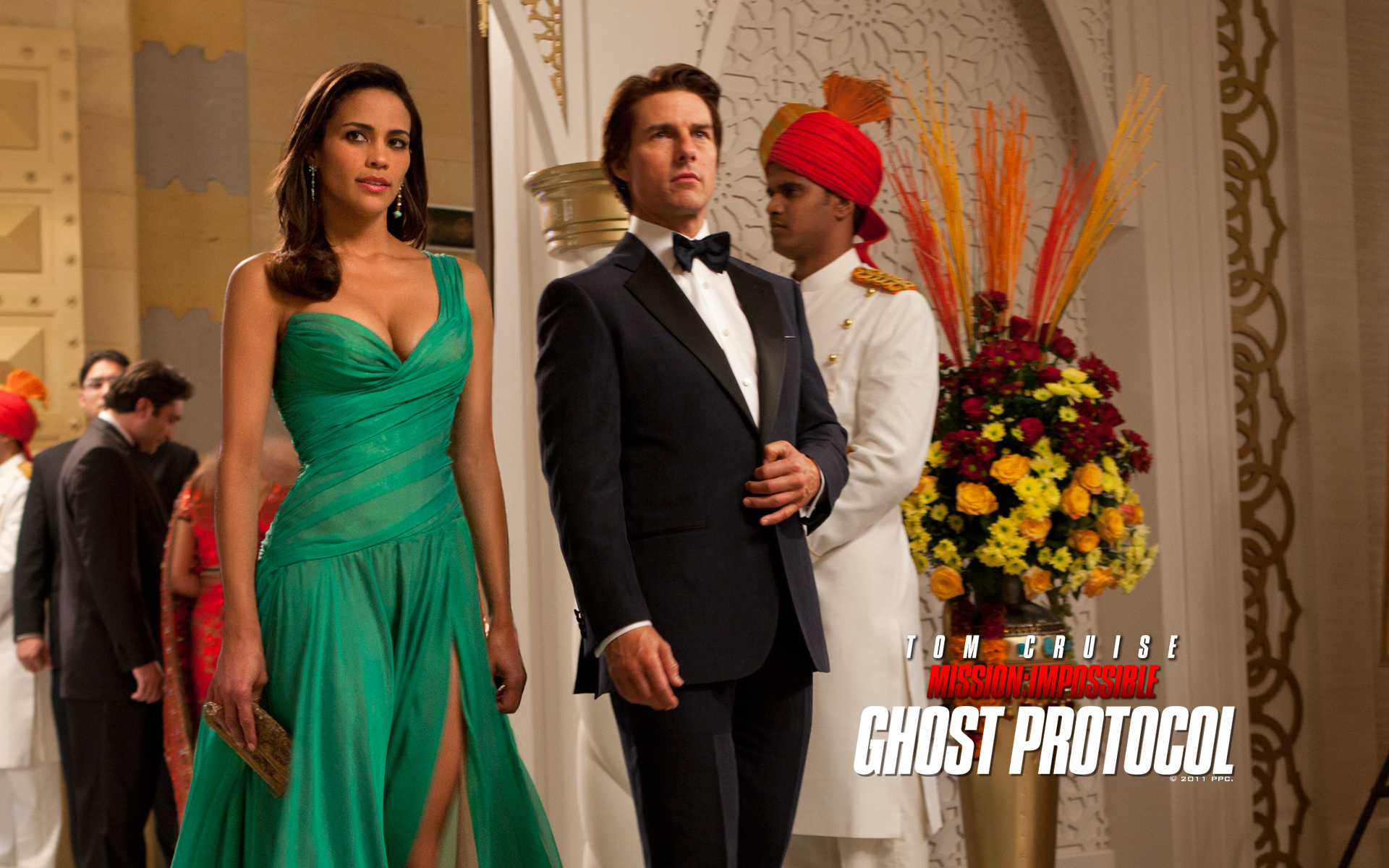 Jane Carter (Paula Patton) in Green Dress with Ethan Hunt