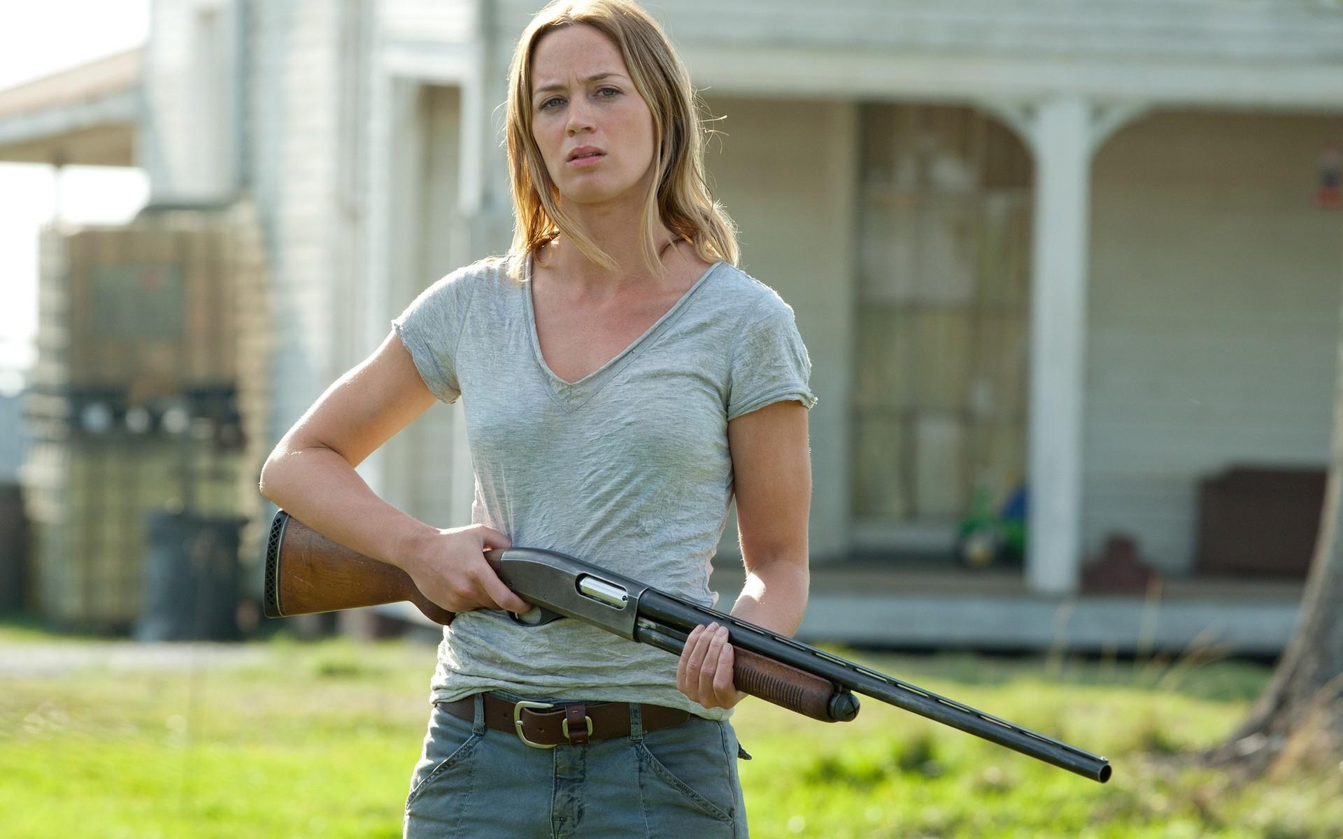 Looper Emily Blunt. Android wallpaper for free