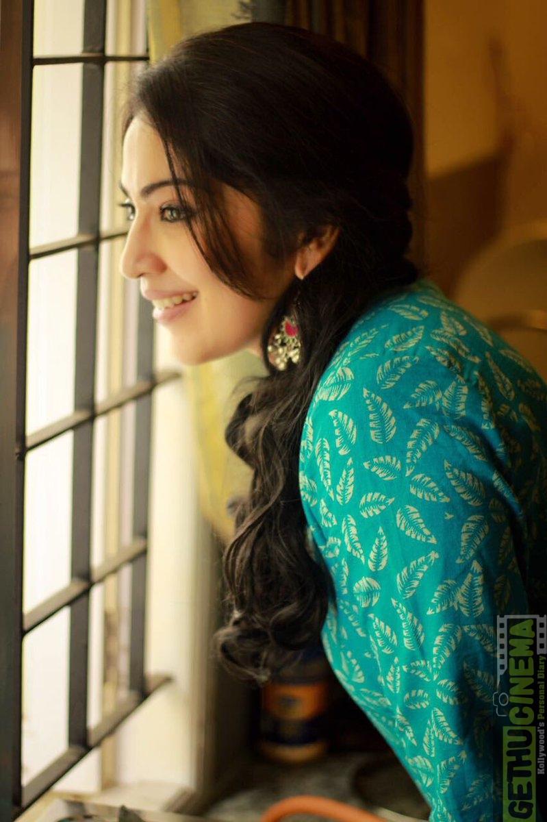 Ramya Subramanian 2017 Cute Picture With HD Wallpaper