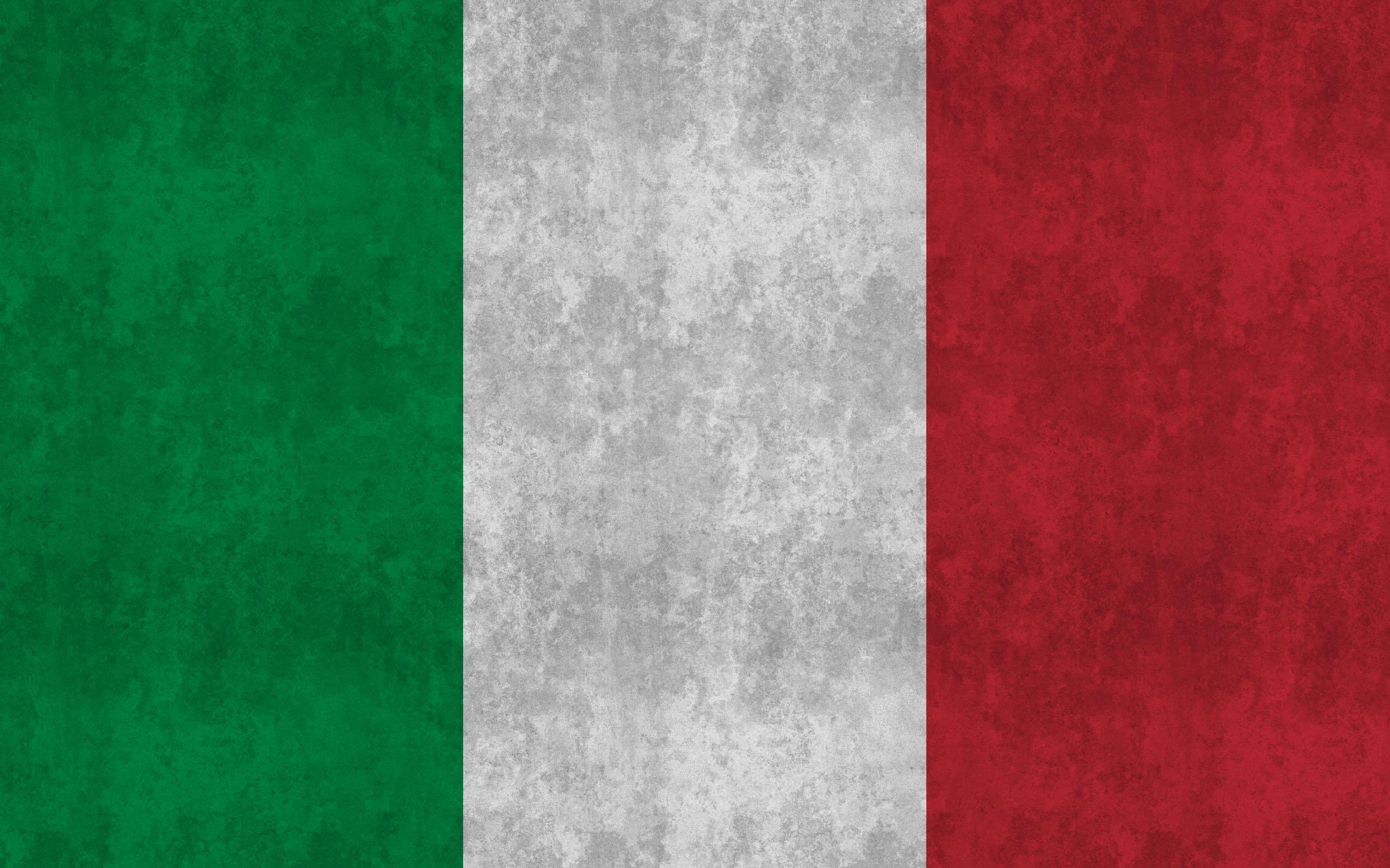 2560x1600px Italian Flag Wallpaper