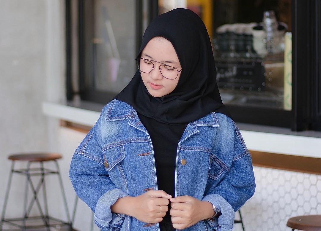 Style Tutorial on Wearing Hijab Nissa Syabyan, Classic, Layer