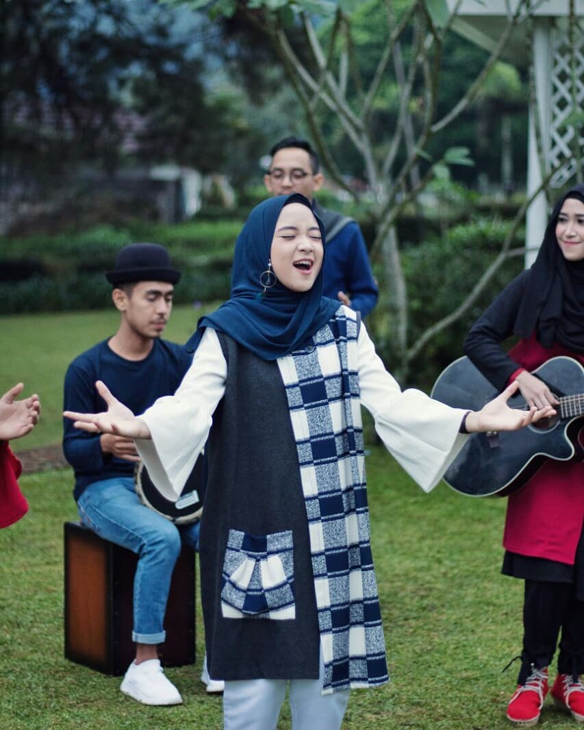 Kumpulan Foto Cantik Nissa Sabyan Penyanyi Religi Paling Populer