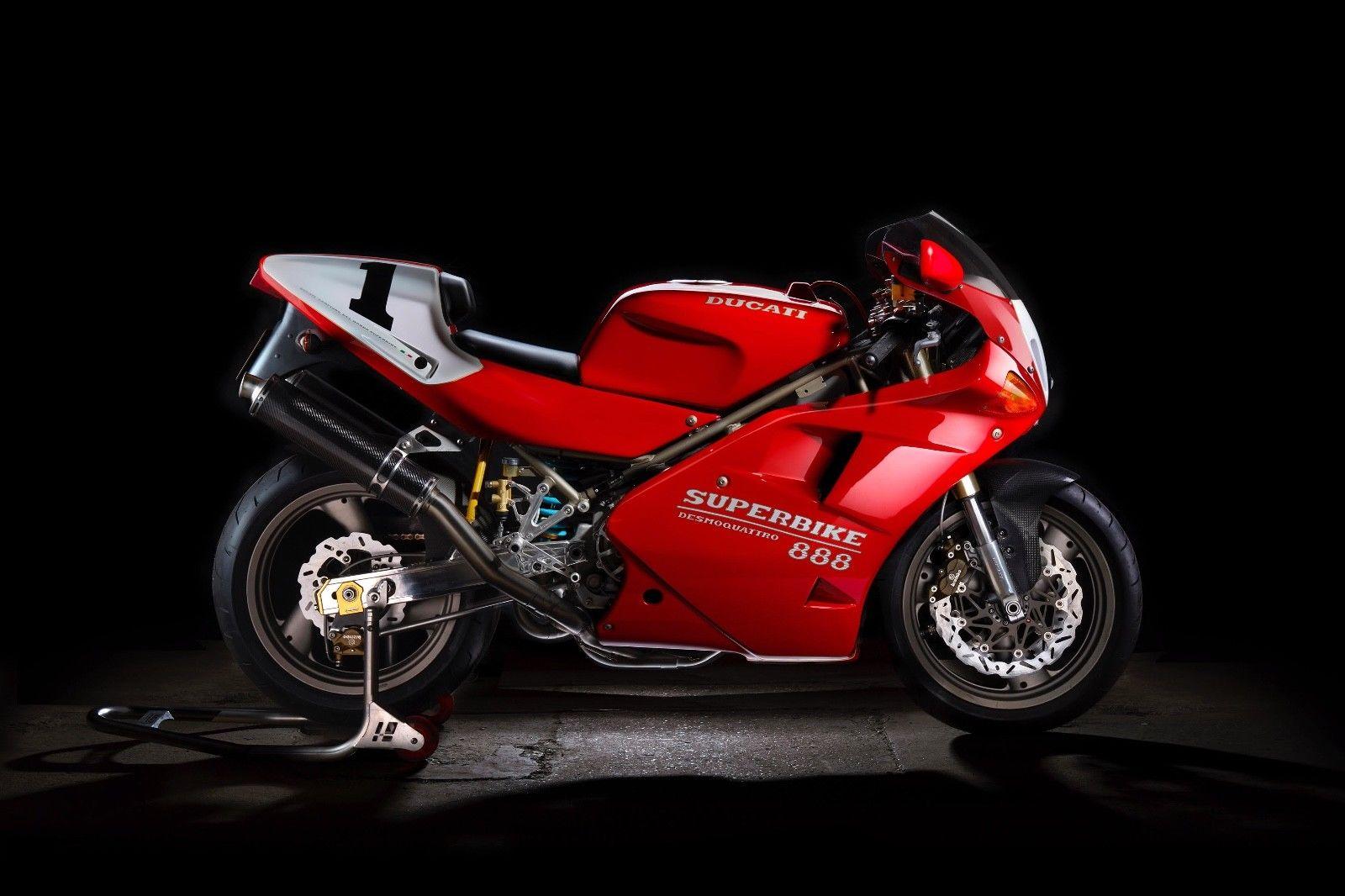 Glamourpuss Ducati 888 in Britain