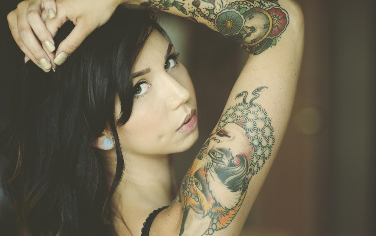 Tattooed Girl wallpaper. Tattooed Girl