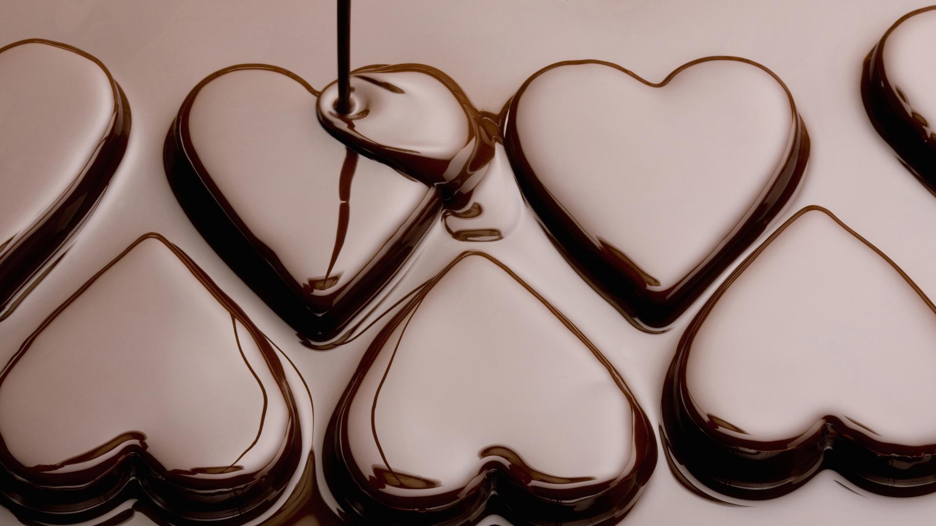 Delicious soft chocolate hearts HD wallpaper